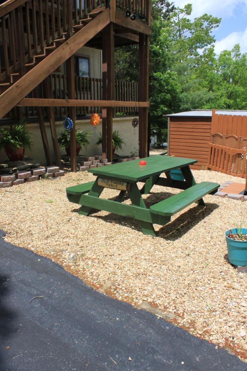 Shady Acre Inn and Suites