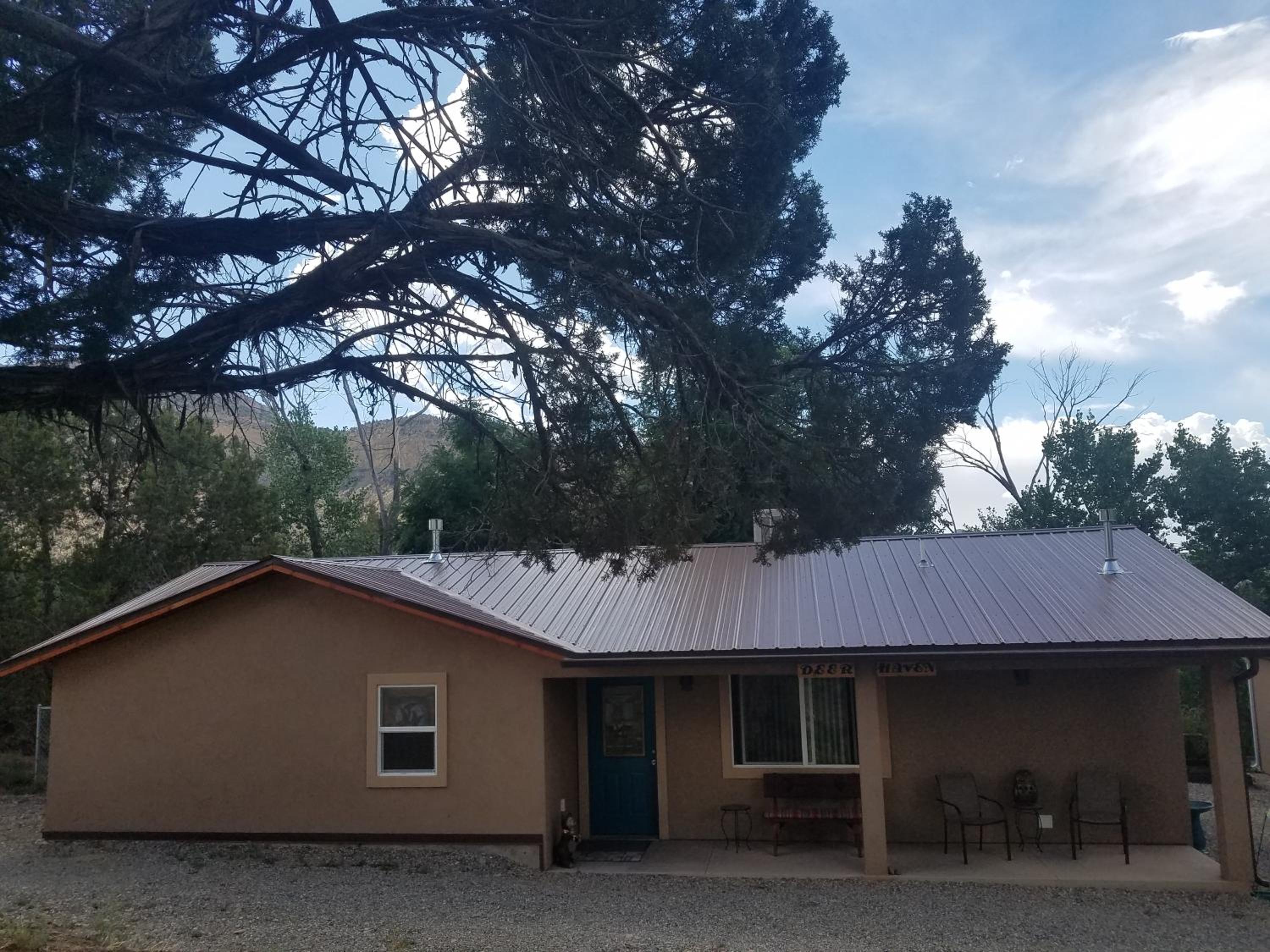 Grizzly Roadhouse Bed and Breakfast view 5