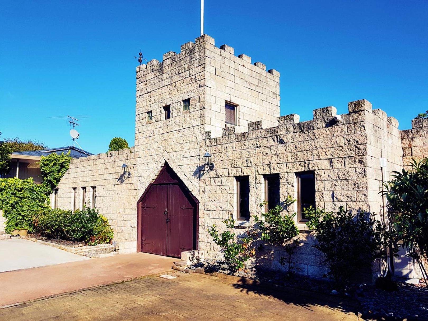 Unique Castle in Auckland view 4