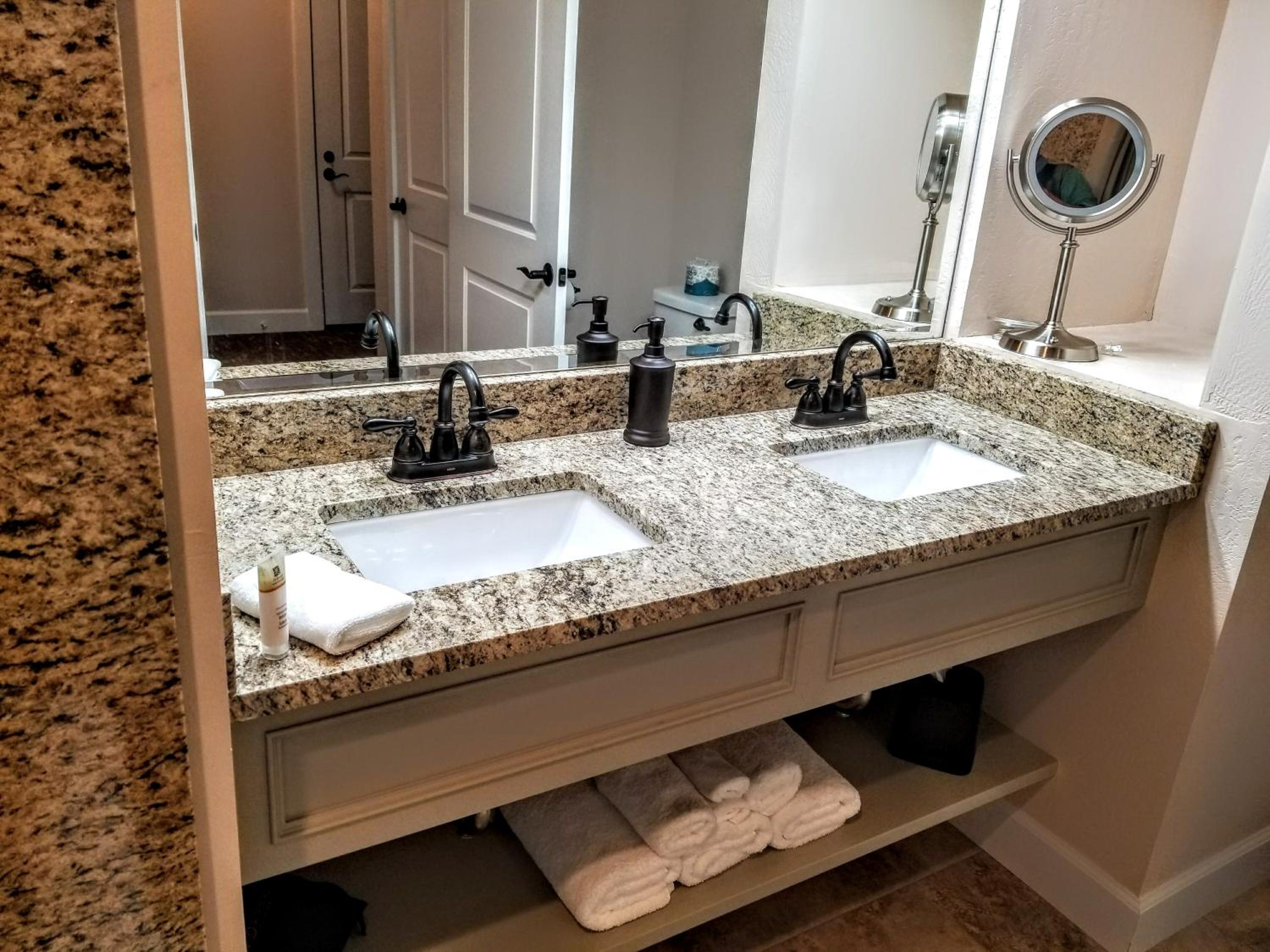 Medford Vacations - Resort at Eagle Point Golf Club Lodging - Property Image 8