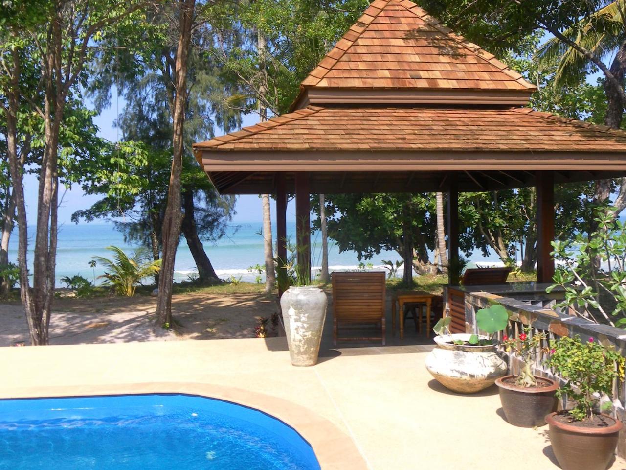 Koh Jum Beach Villas 