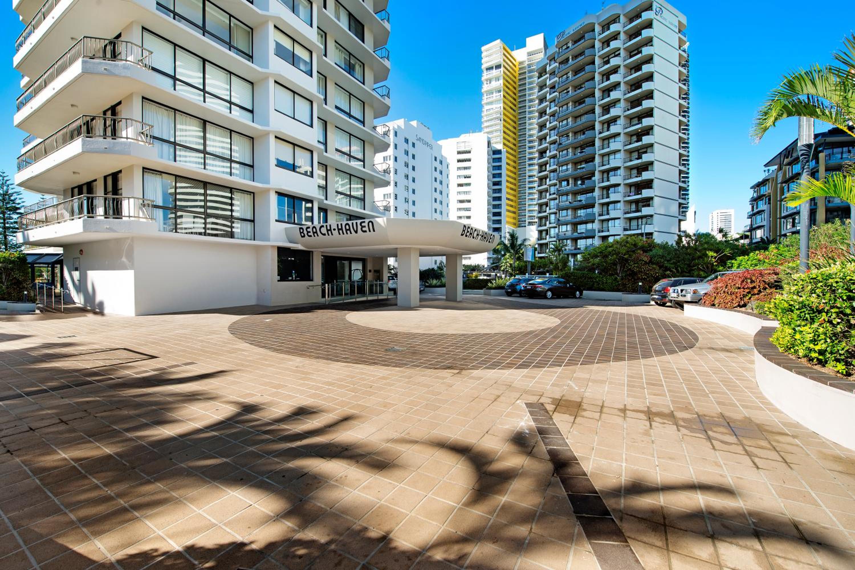 Hotel ULTIQA Beach Haven on Broadbeach - Image 1