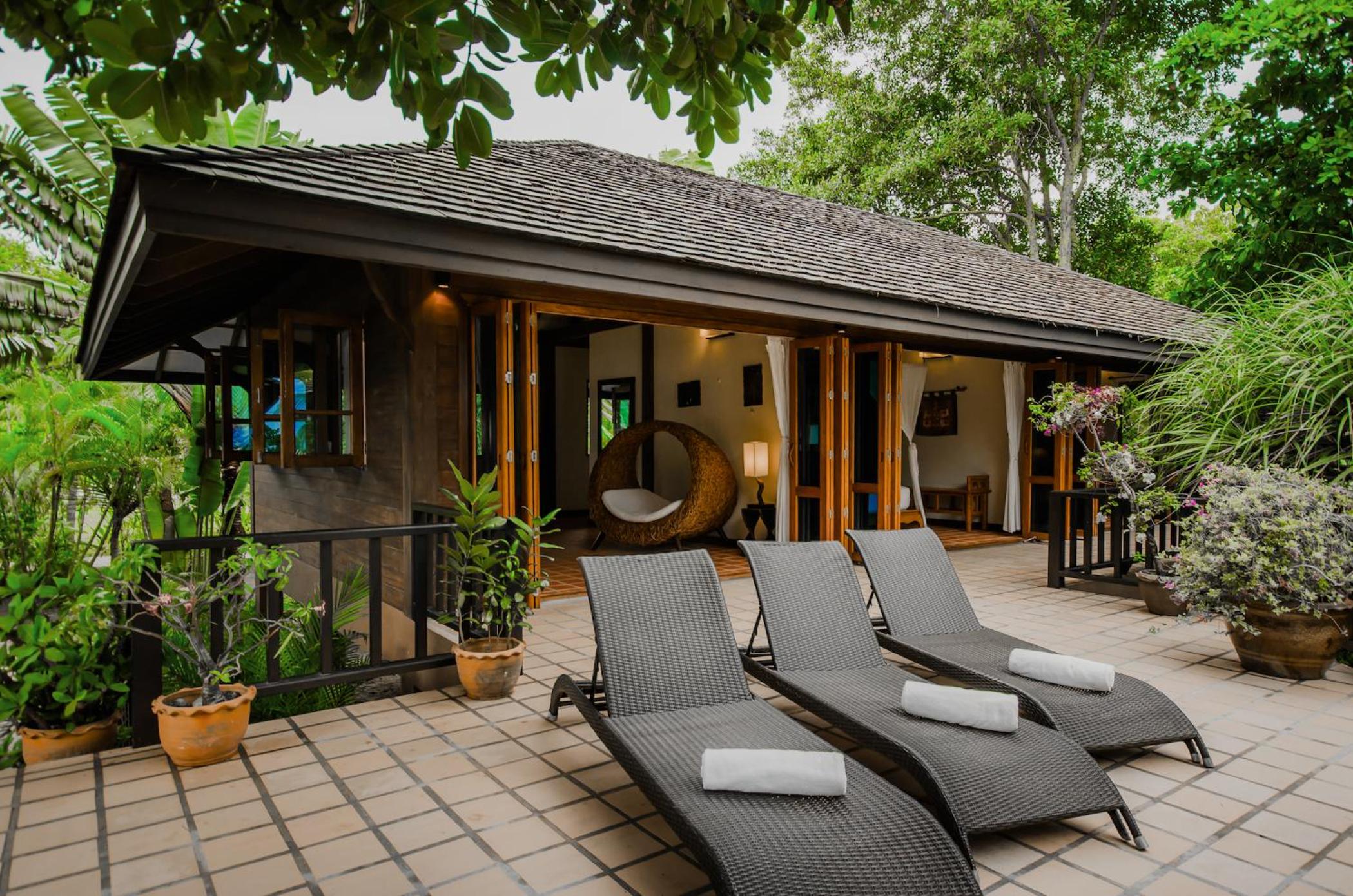 Koh Jum Beach Villas 