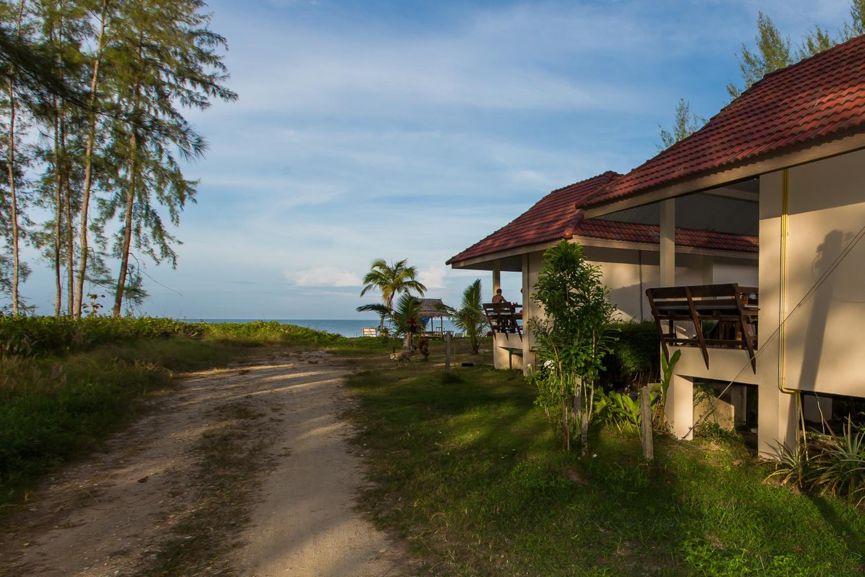 Pranee Beach Bungalows view 5