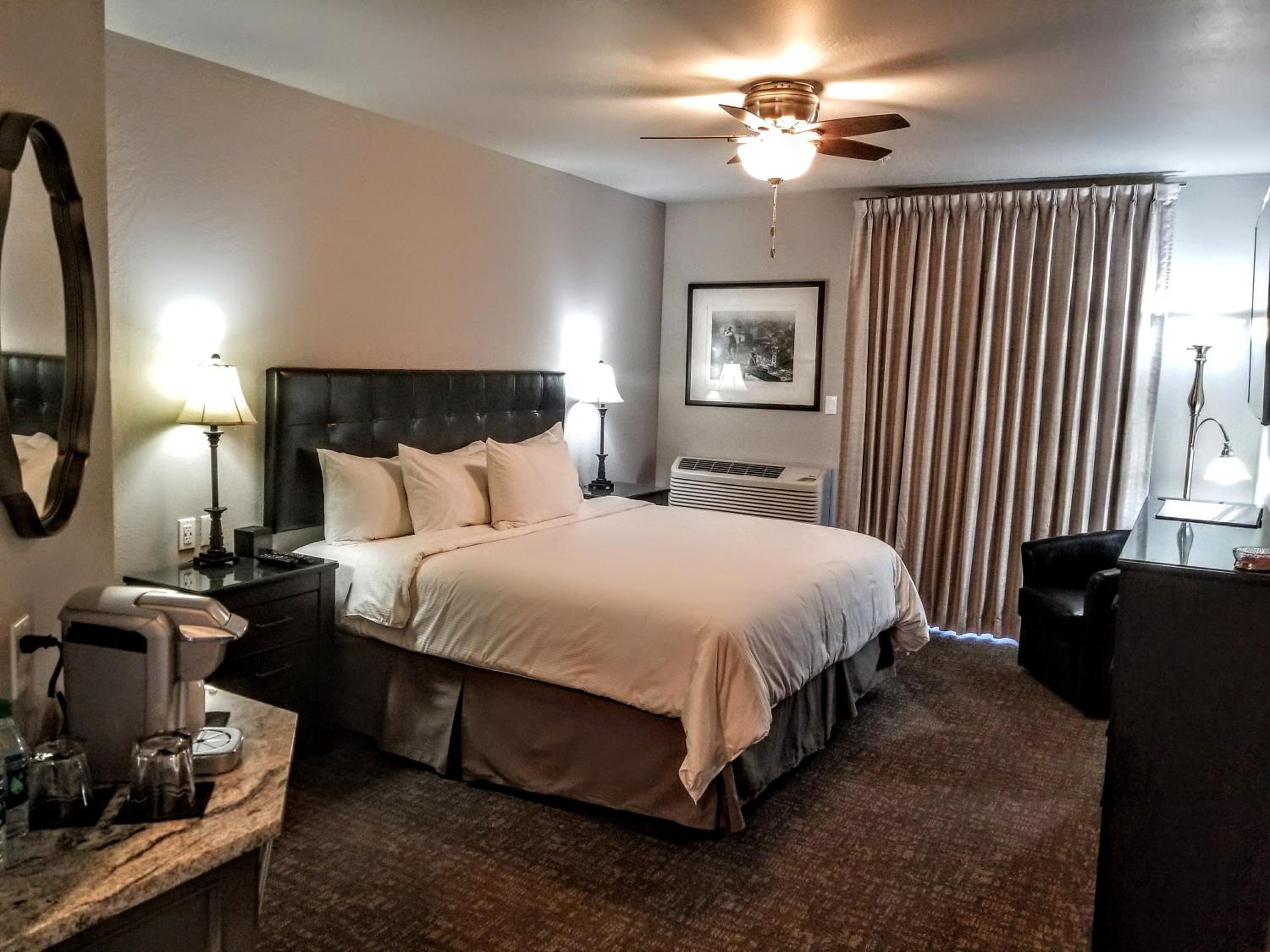 Medford Vacations - Resort at Eagle Point Golf Club Lodging - Property Image 17