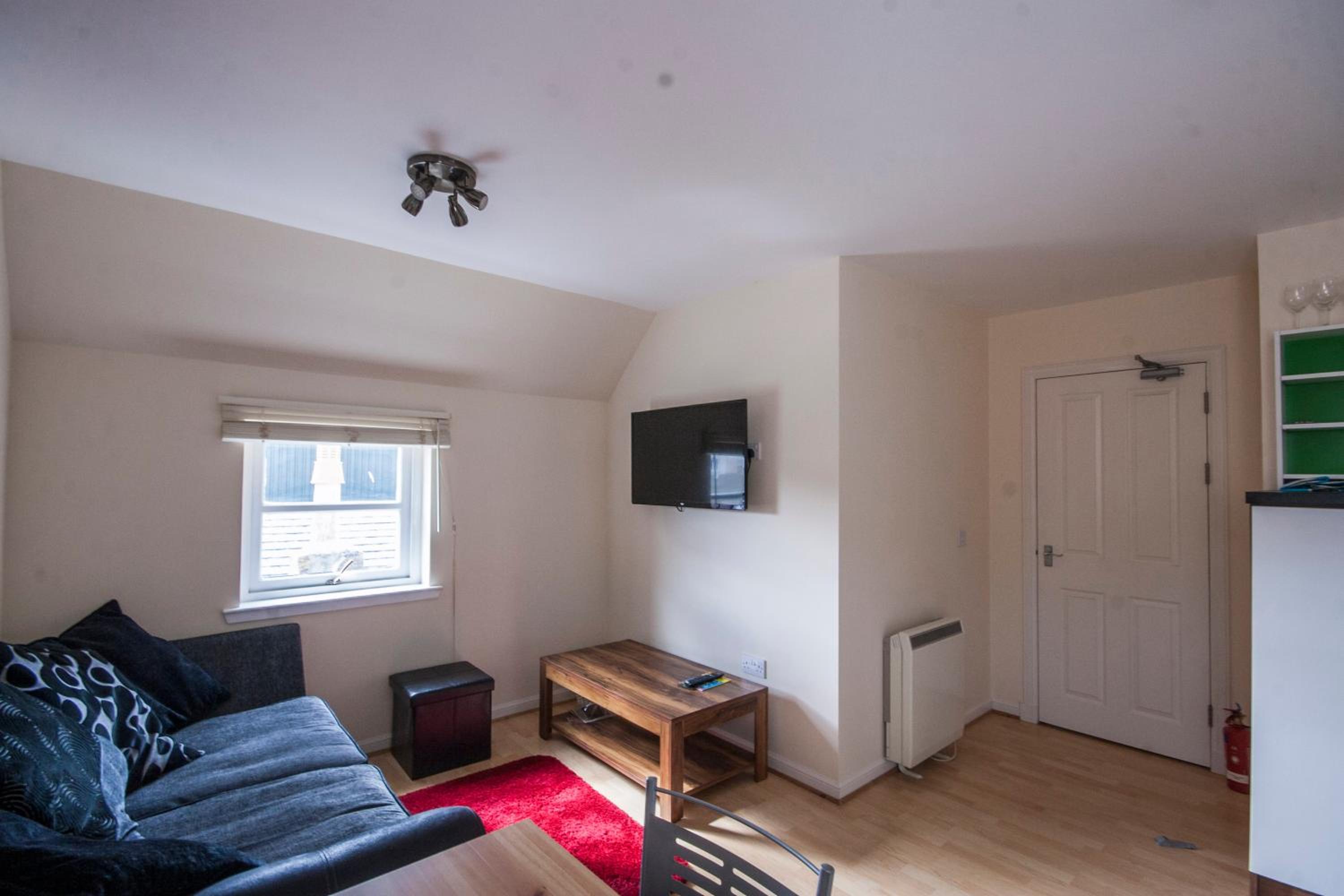 8 Varis Apartments