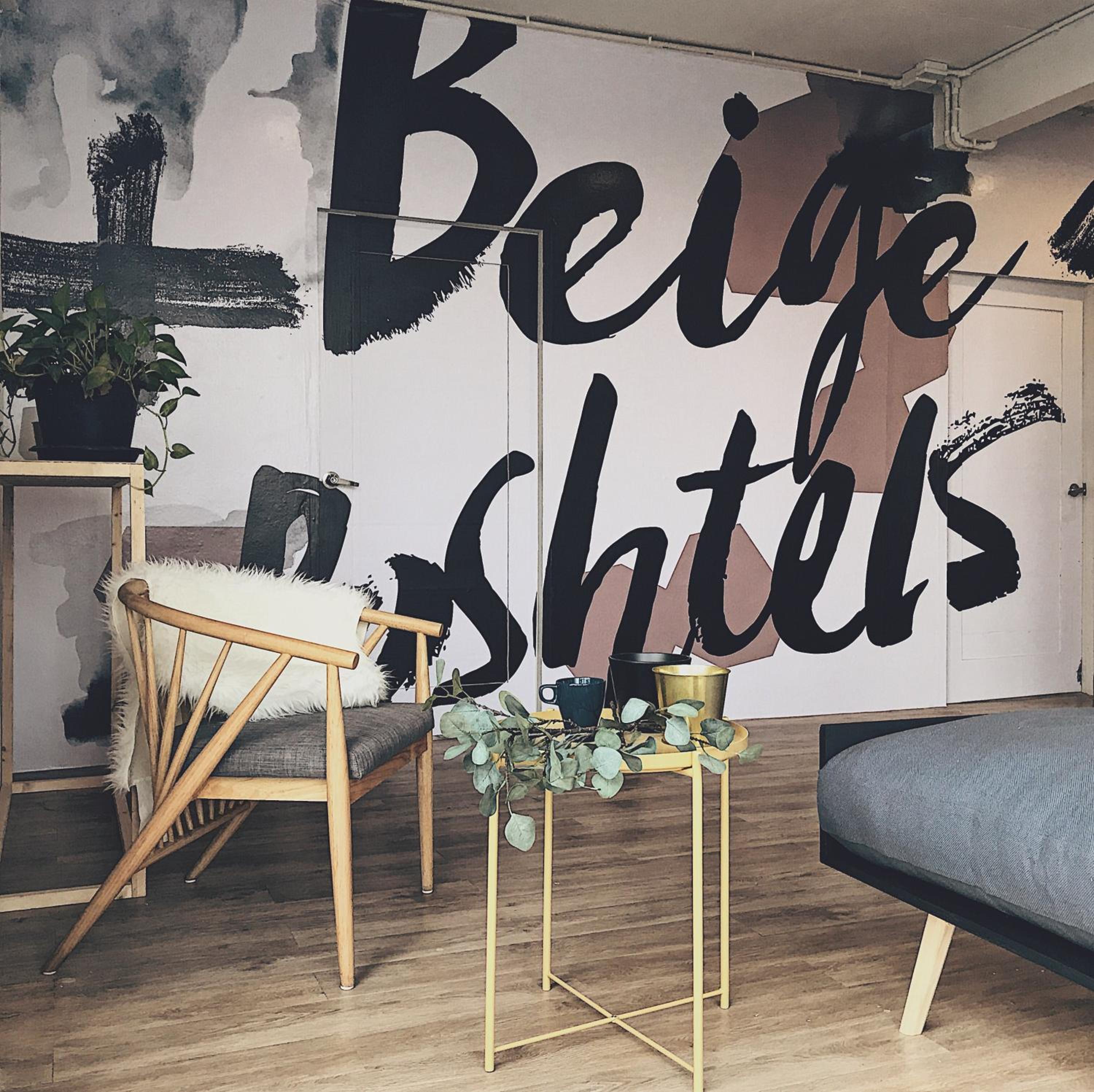 Beige Poshtels + Netflix