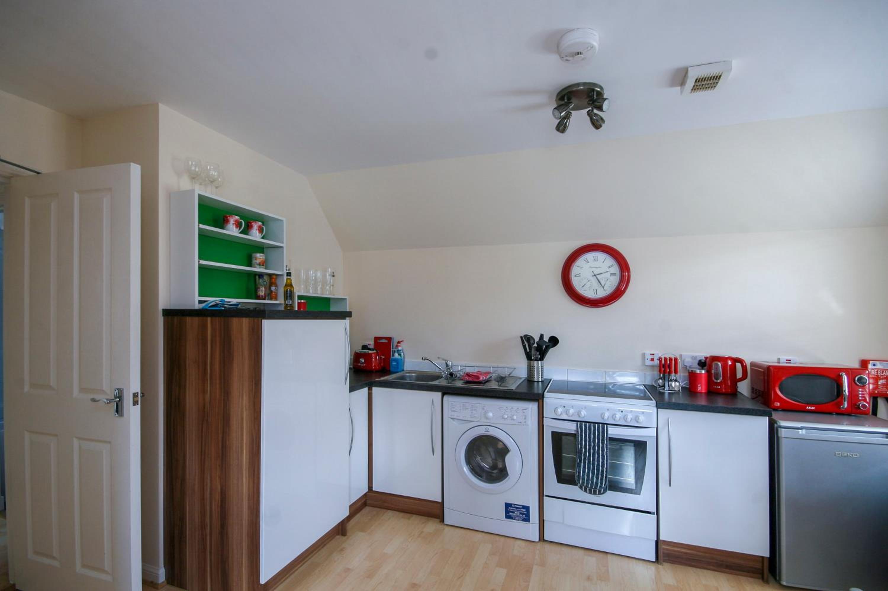 8 Varis Apartments
