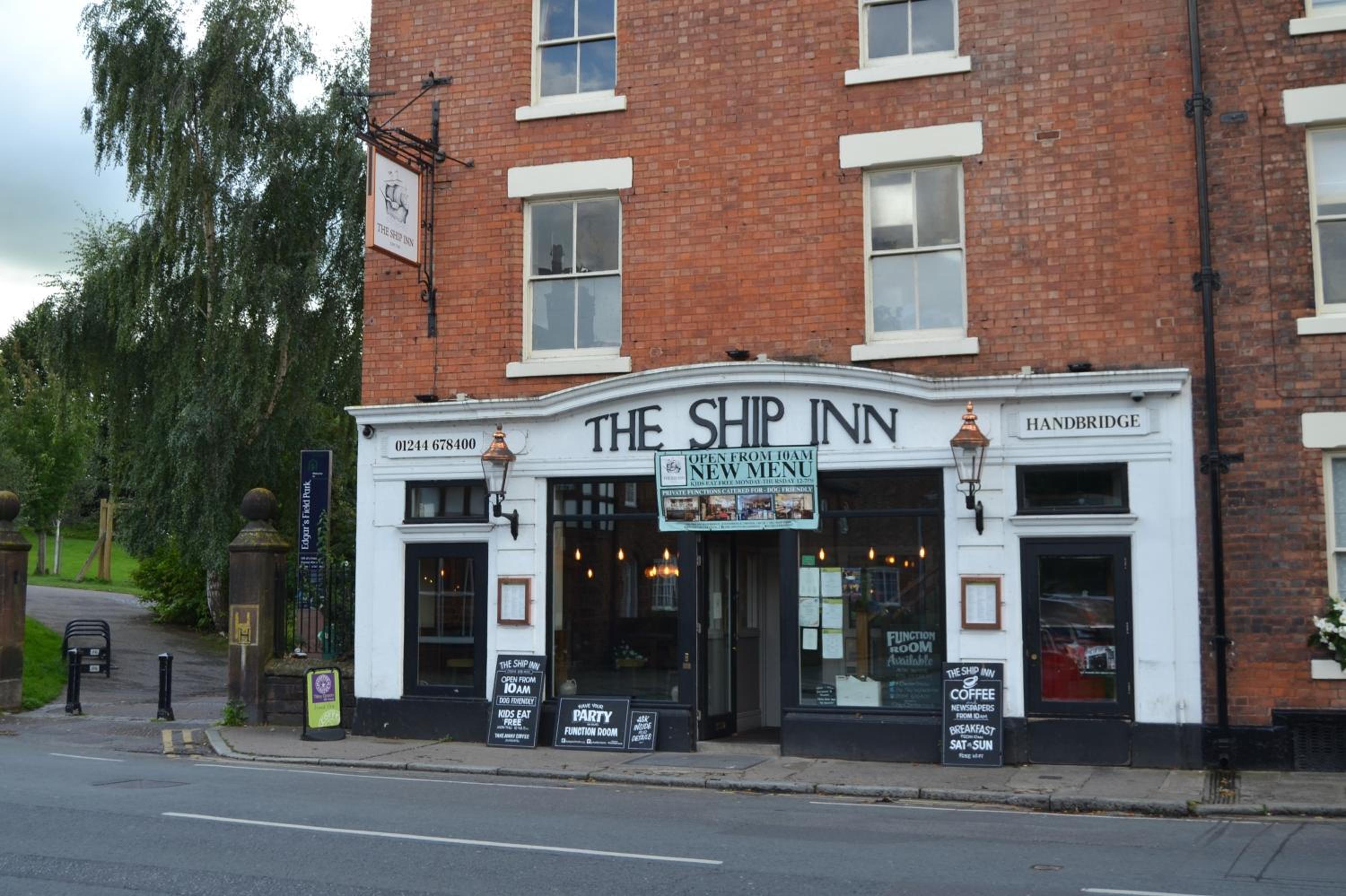 Hotel Charming 1 bed riverside apartment - Image 1