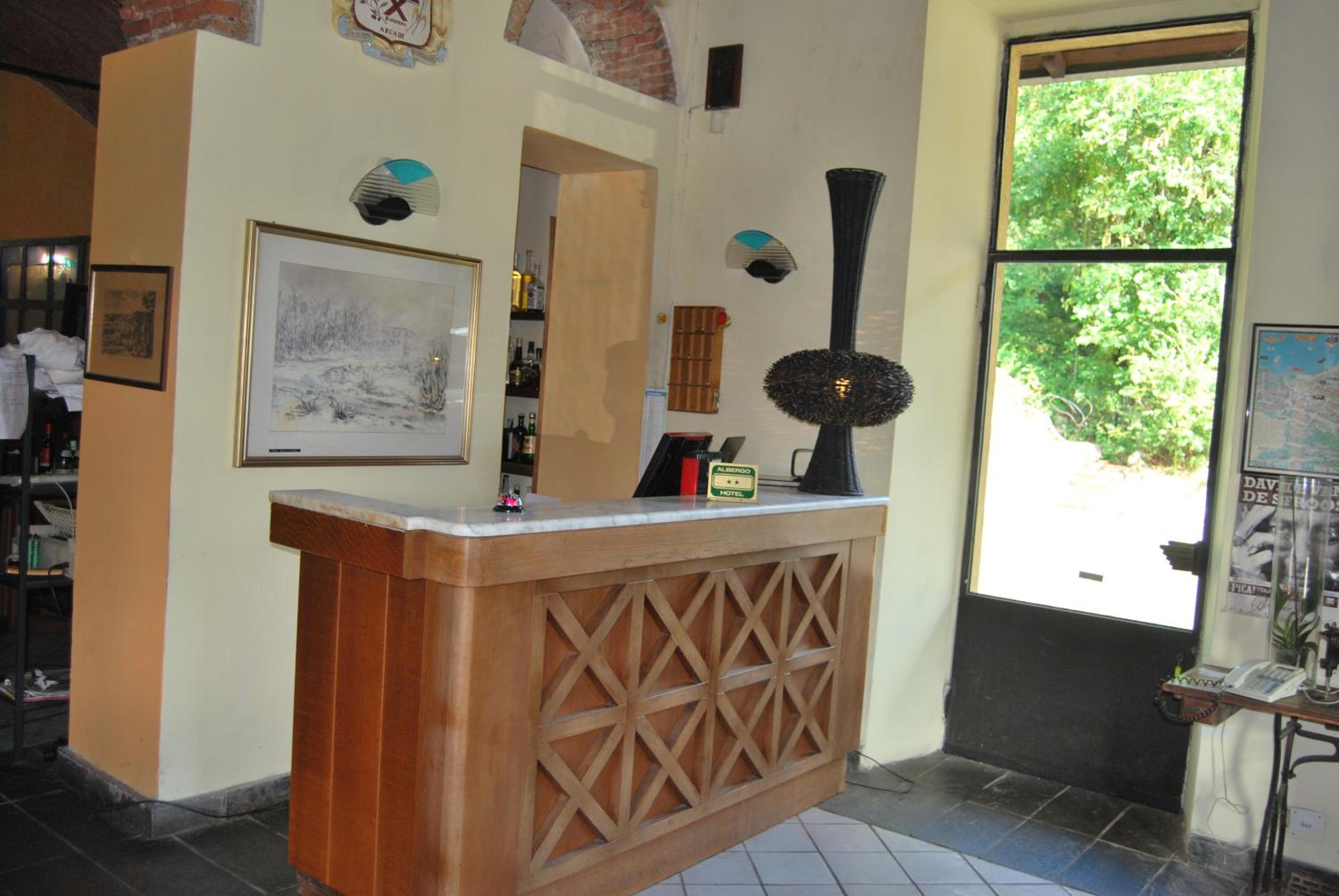 Lobby & Reception