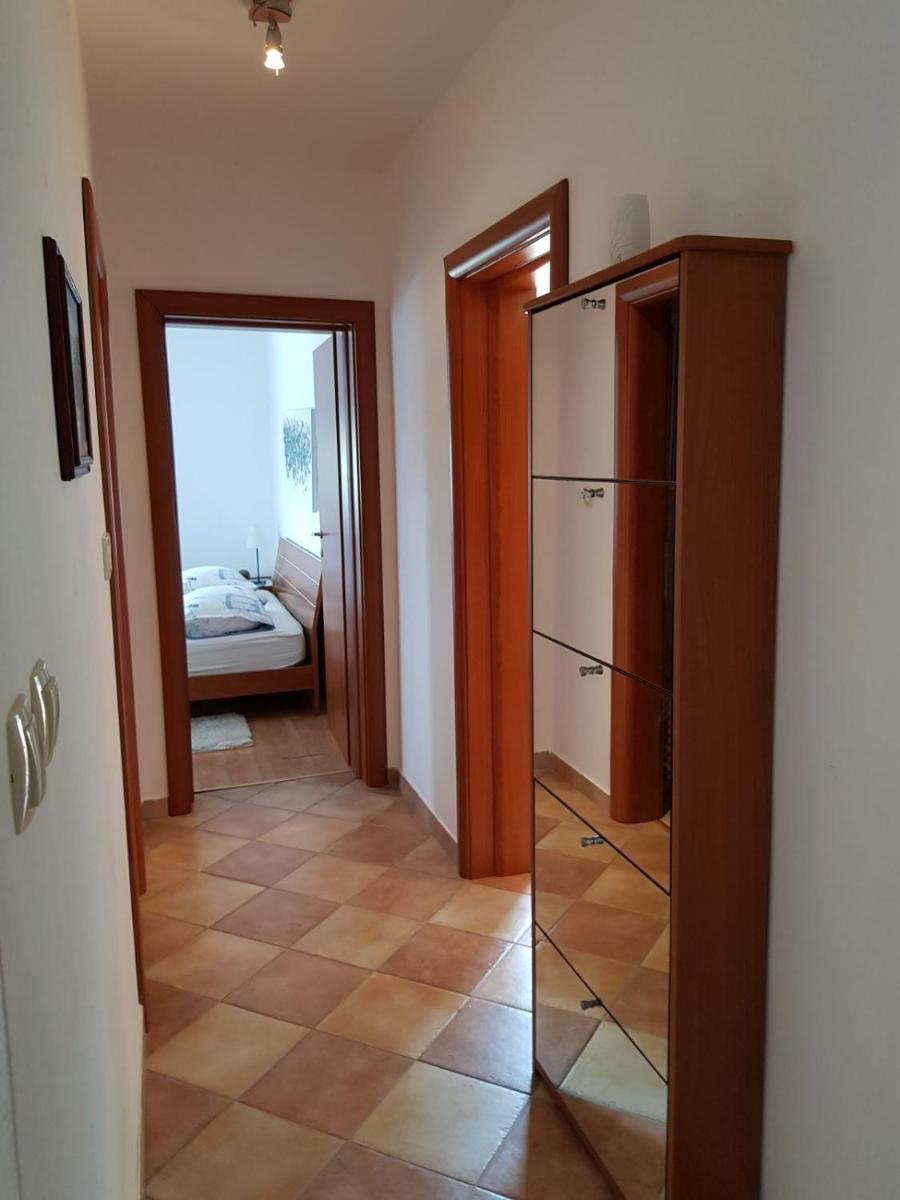 Apartment in Čiovo near beach, Trogir view 4