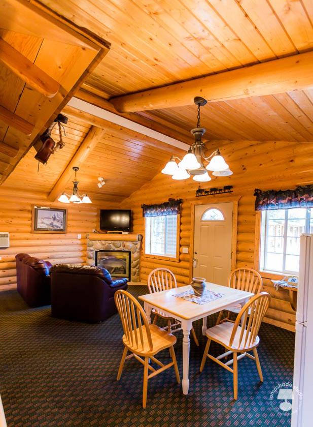 Cabin Creek Inn