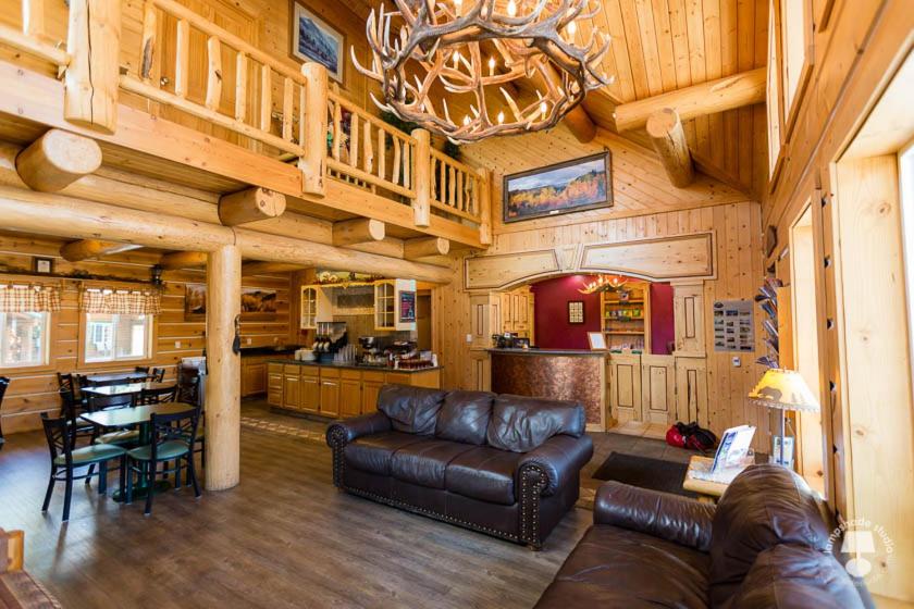 Cabin Creek Inn