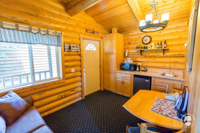 Cabin Creek Inn
