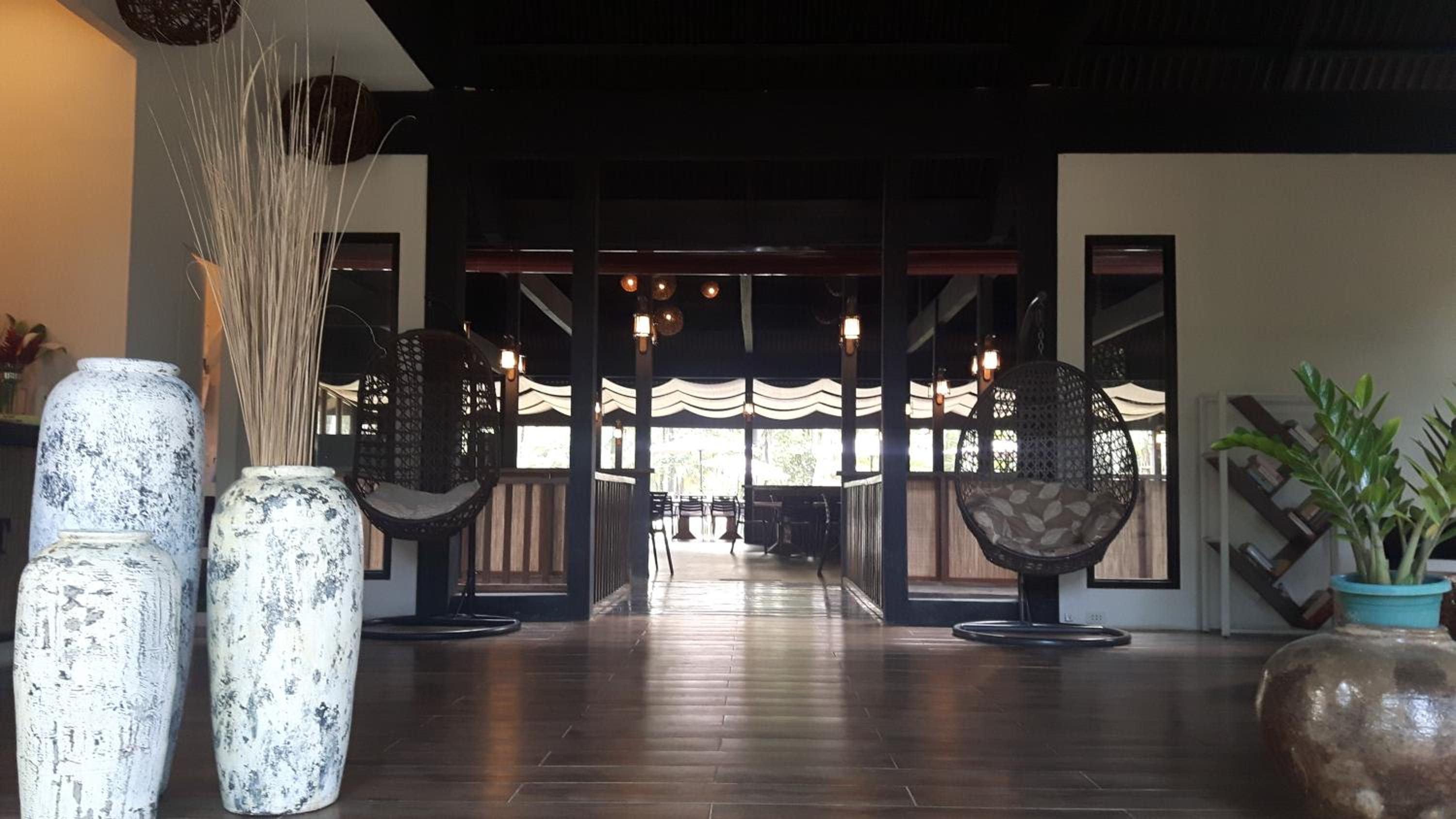 Lobby & Reception