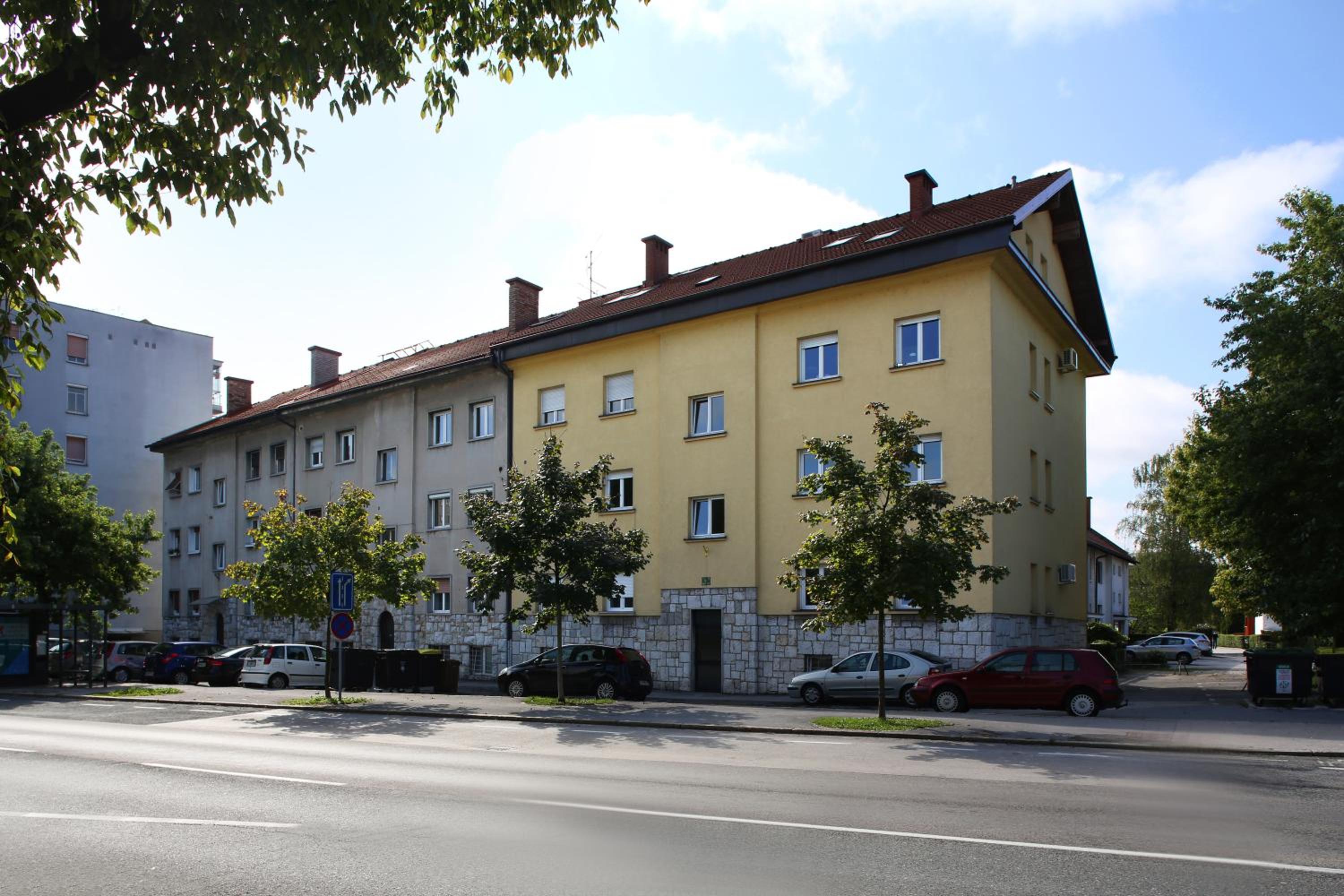 Large Two Bedroom Family APP - free parking view 4