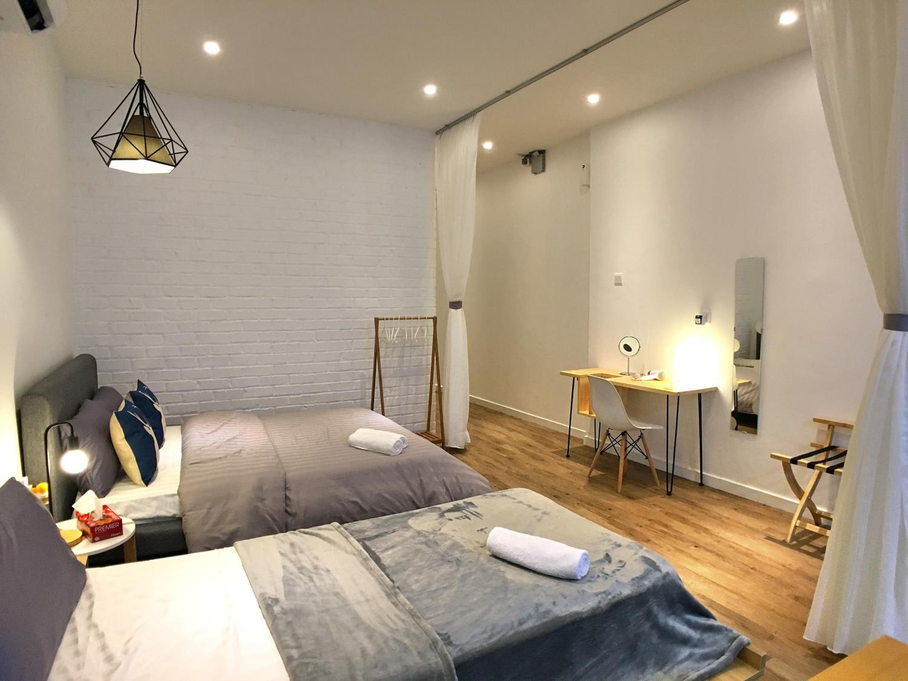 iBook Gurney Suites