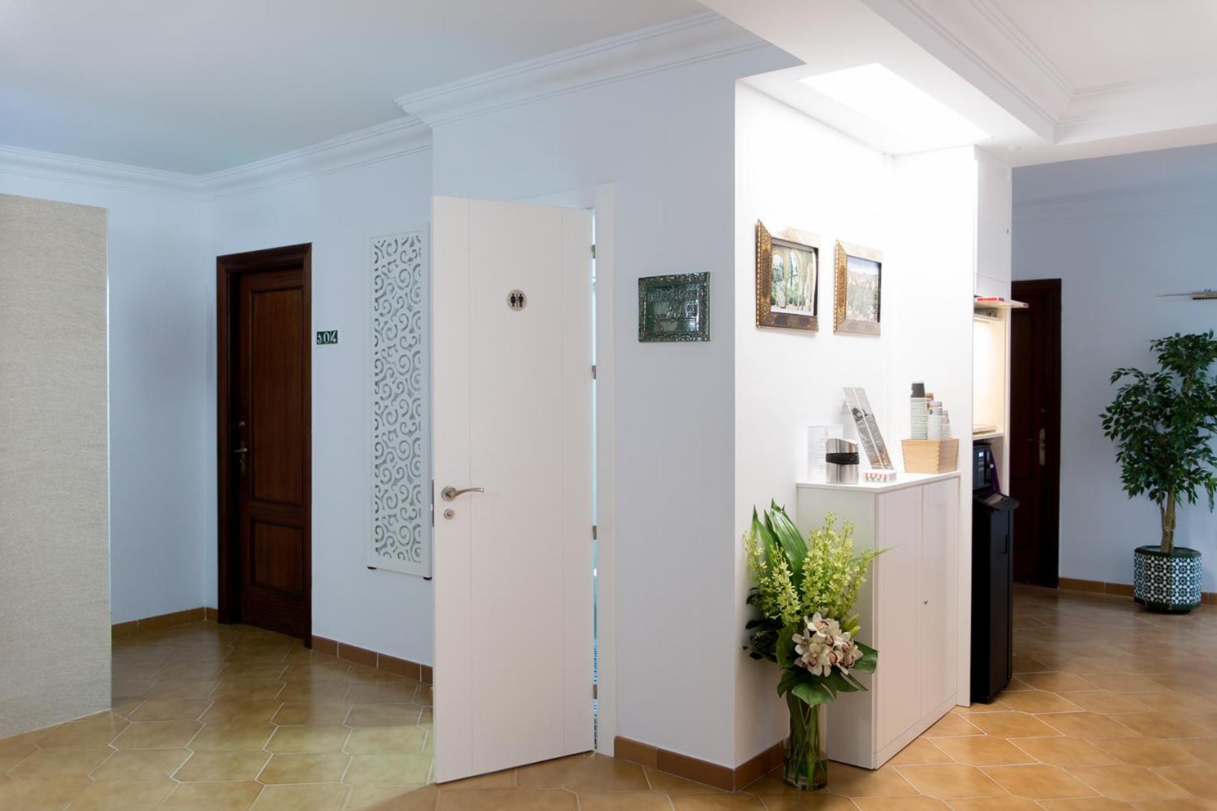 Hostal Alhambra - Adults Only