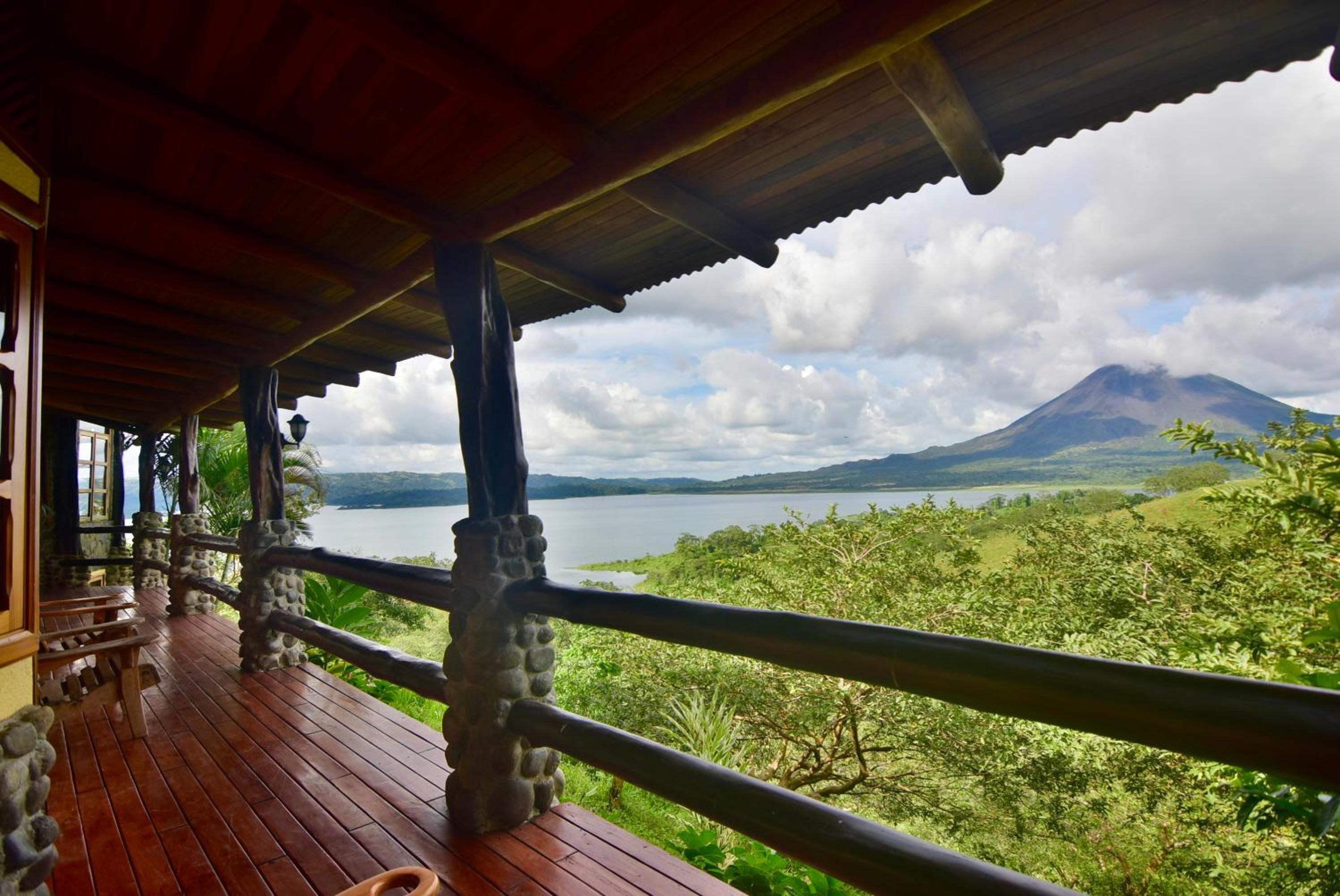 Pie In The Sky 3 Stunning Lake & Volcano Views!