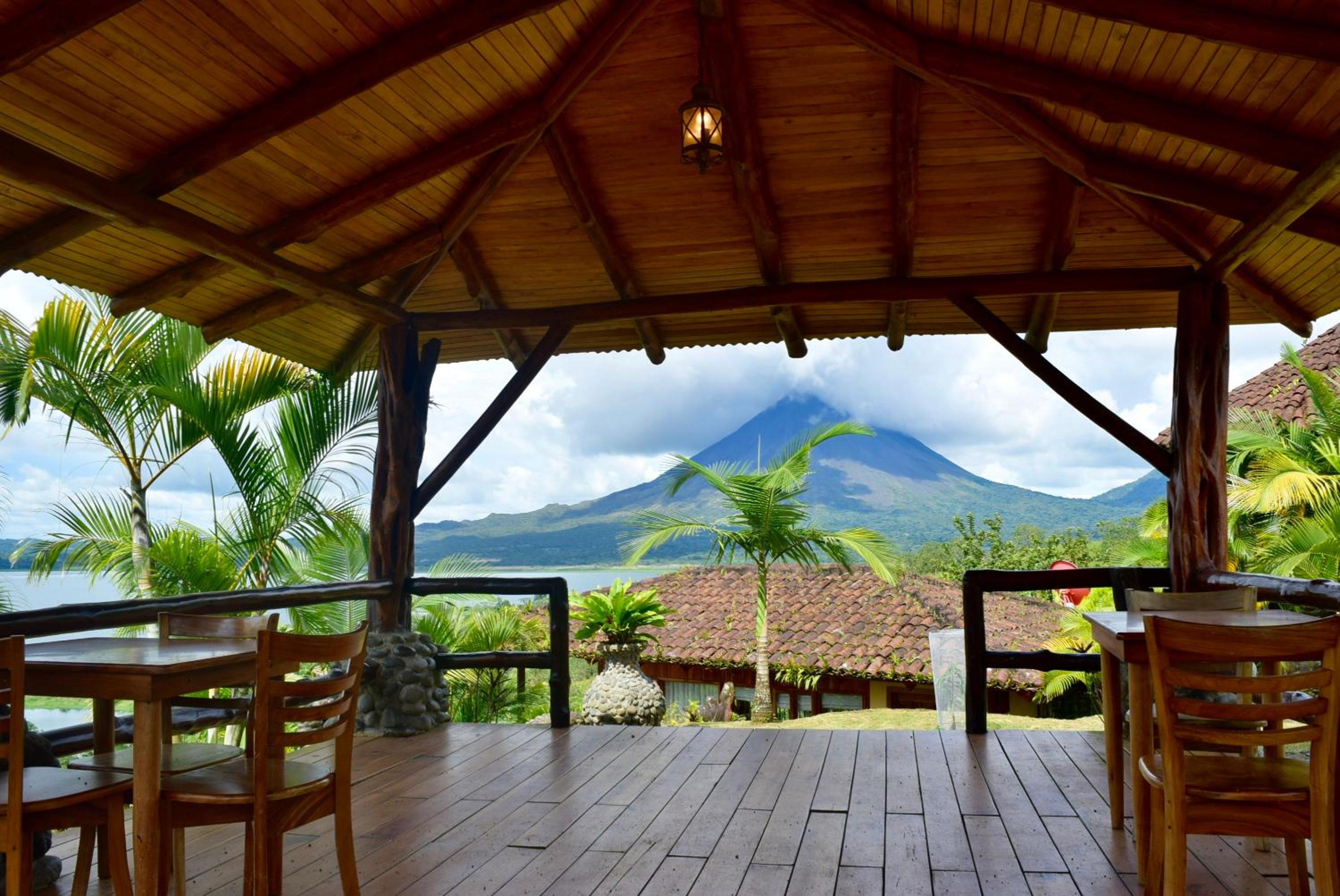 Pie In The Sky 3 Stunning Lake & Volcano Views!