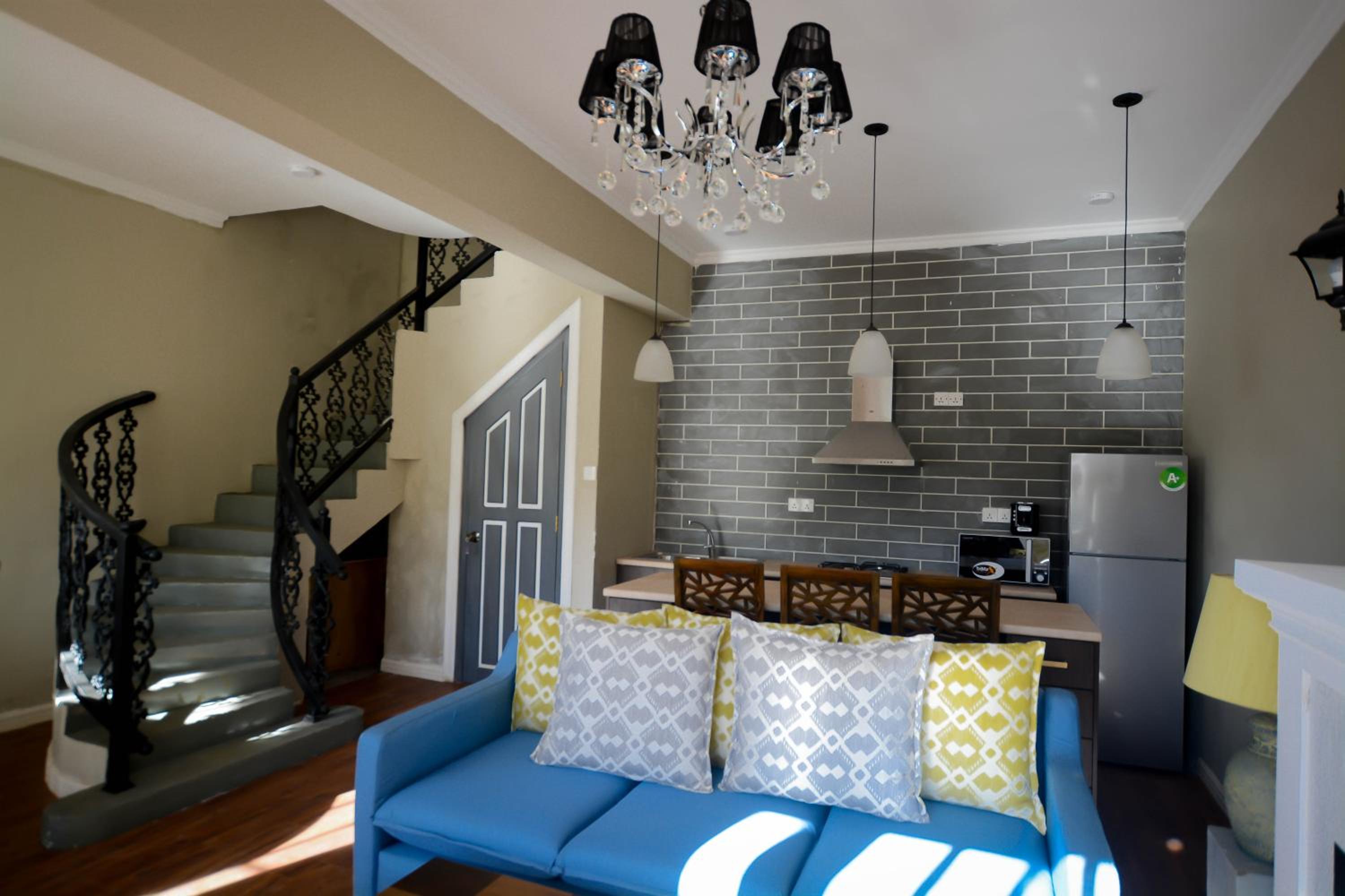 Luxe Wilderness - Private Villas, Free Breakfast, 2km from City Centre