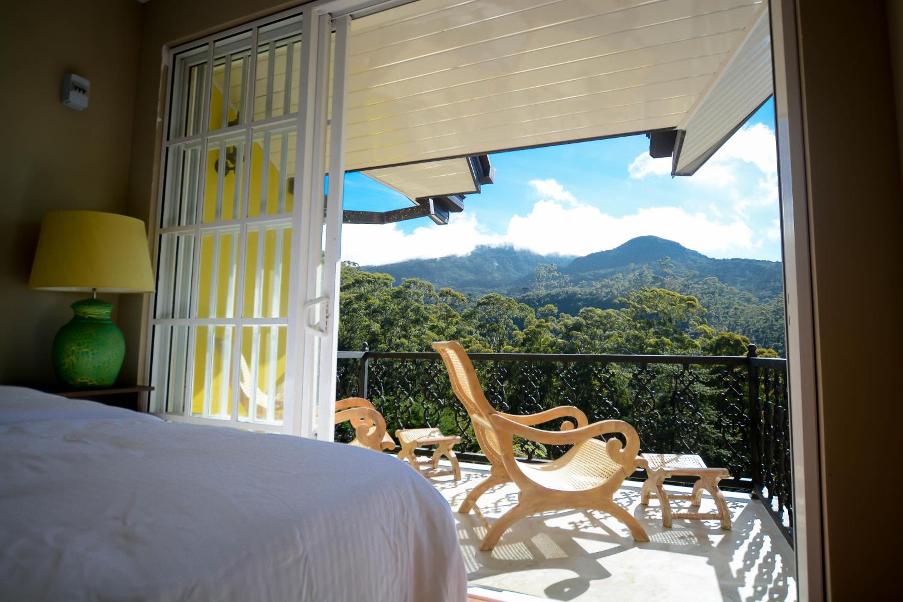 Luxe Wilderness - Private Villas, Free Breakfast, 2km from City Centre