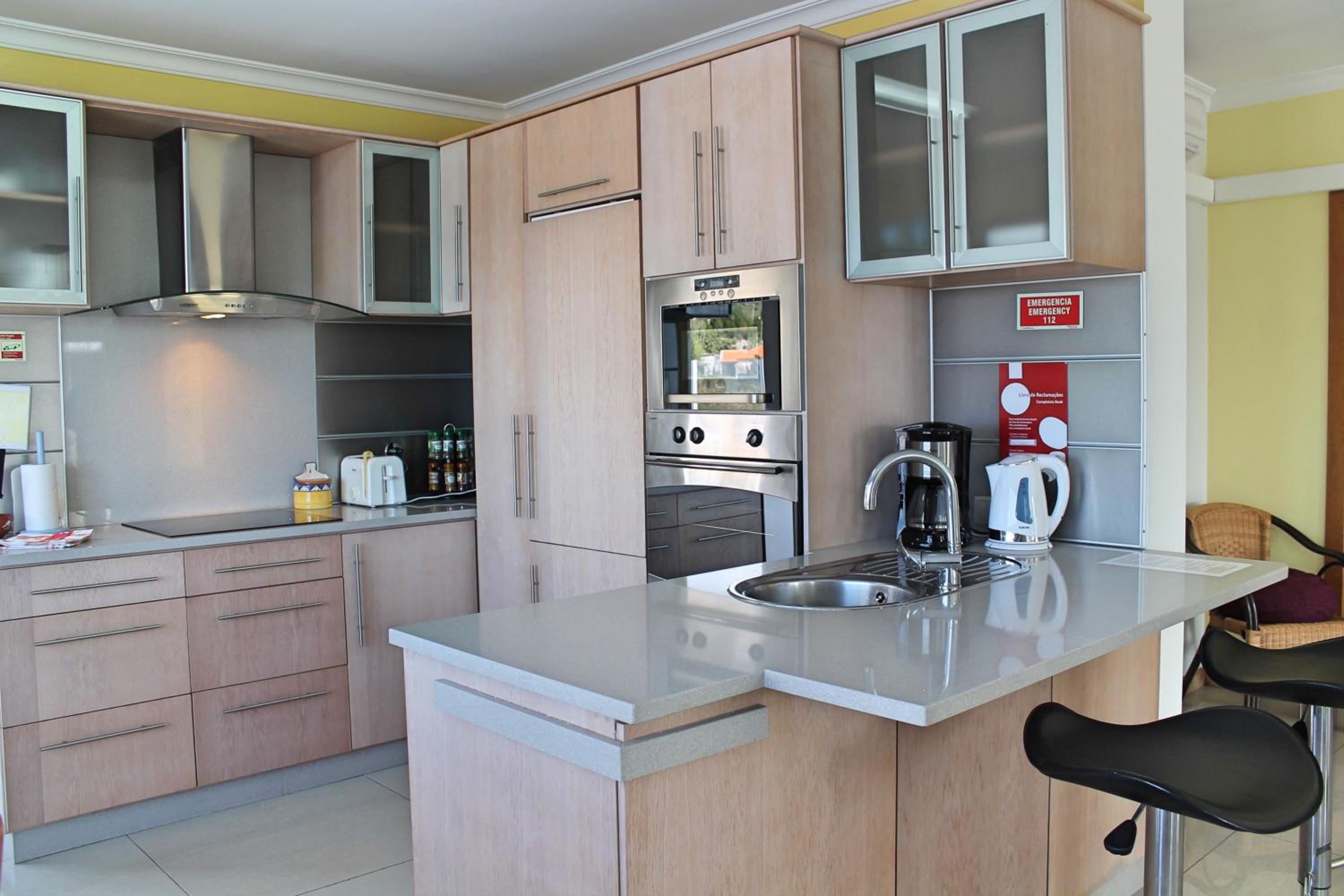 OurMadeira - ArcoView en Calheta — kitchen