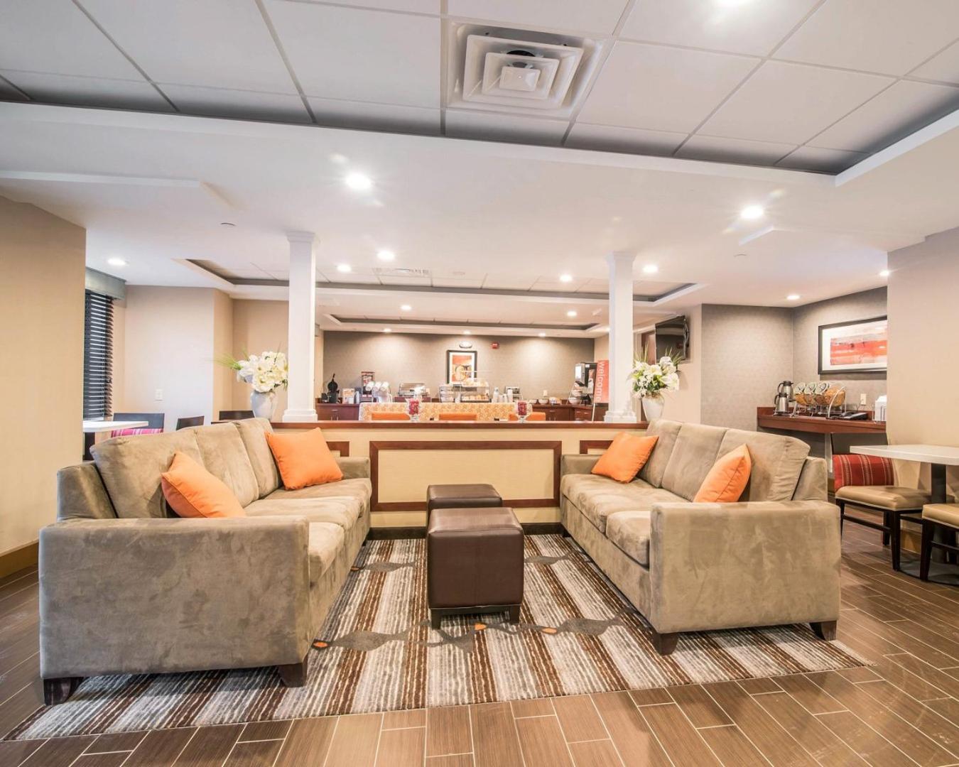Brattleboro Vacations - Comfort Inn  Suites Brattleboro I-91 - Property Image 3