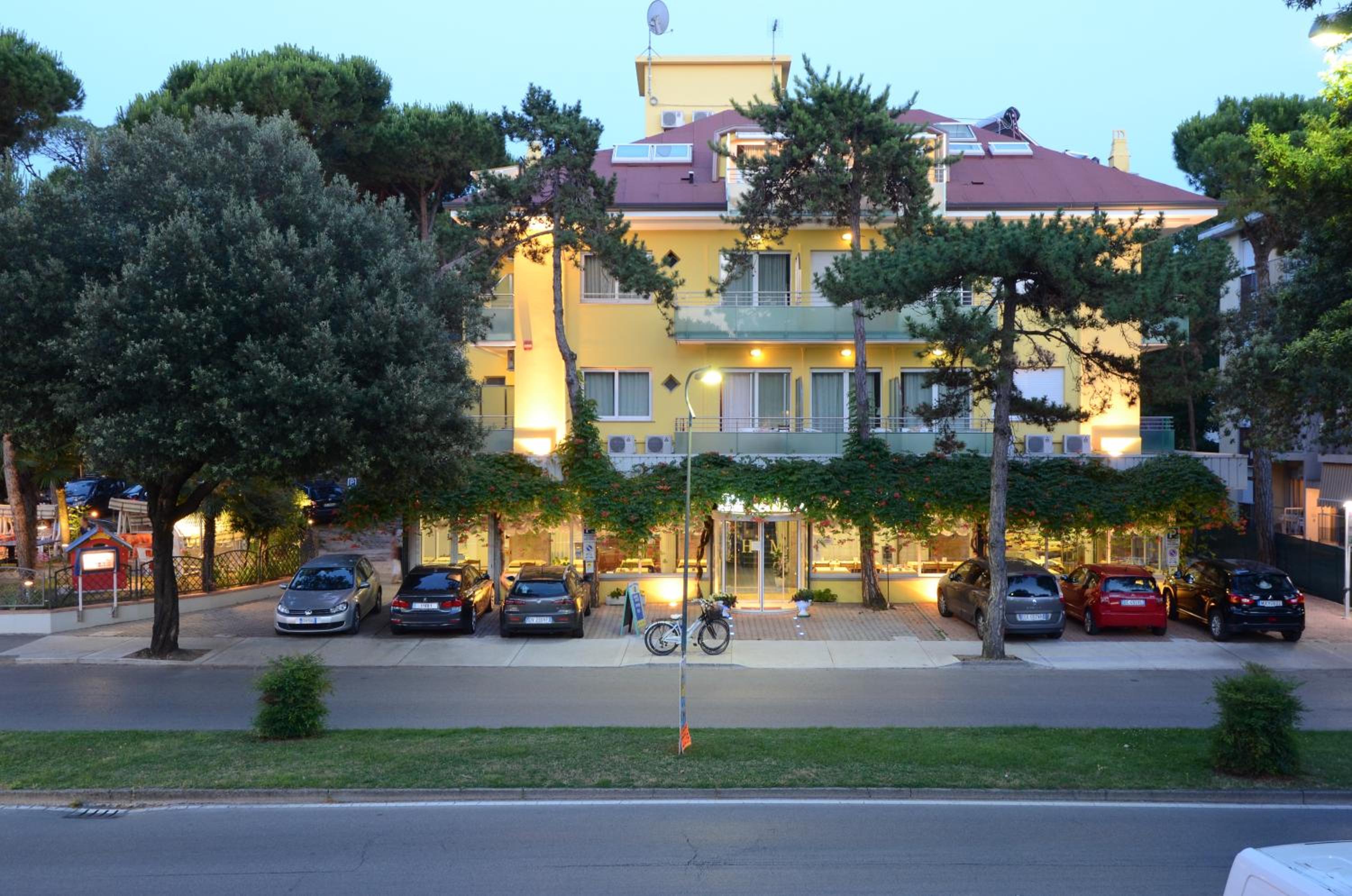 Photo 33