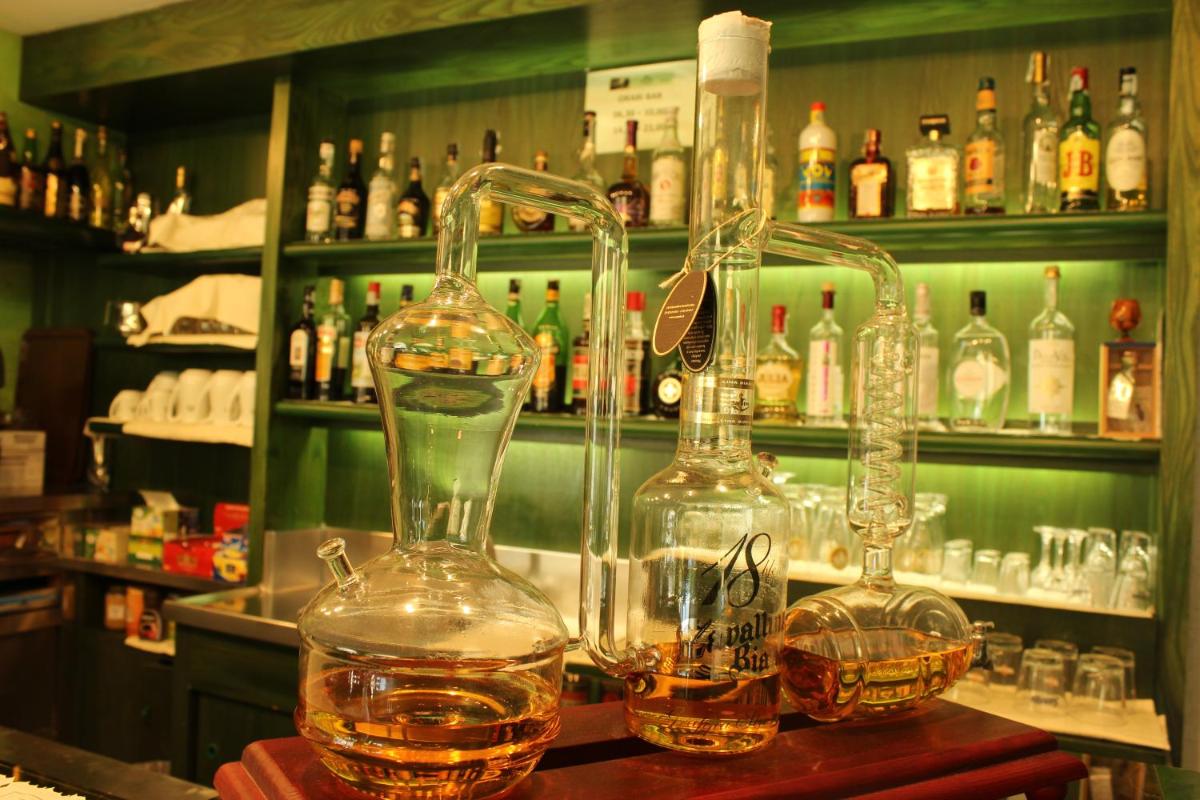 bar