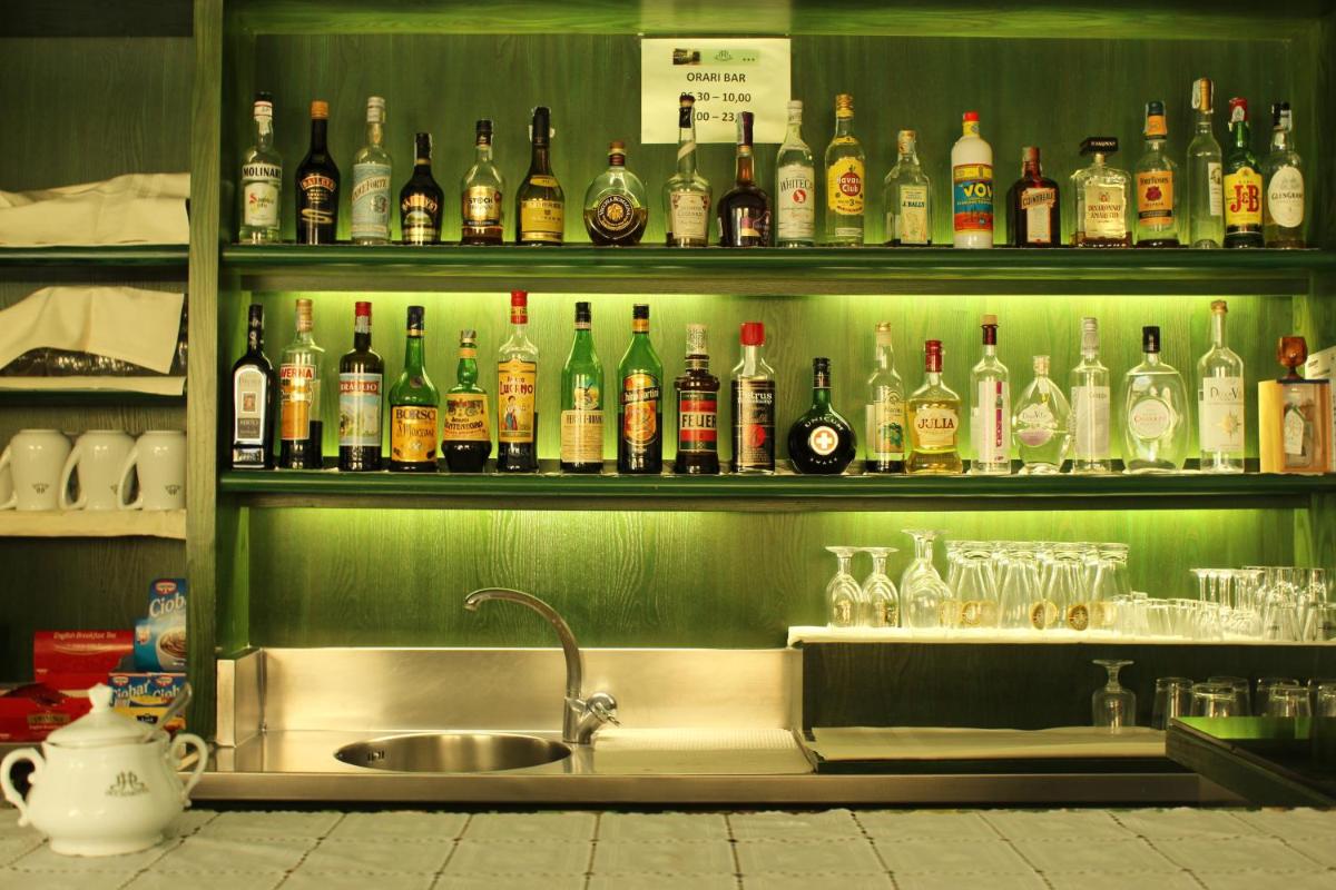 bar