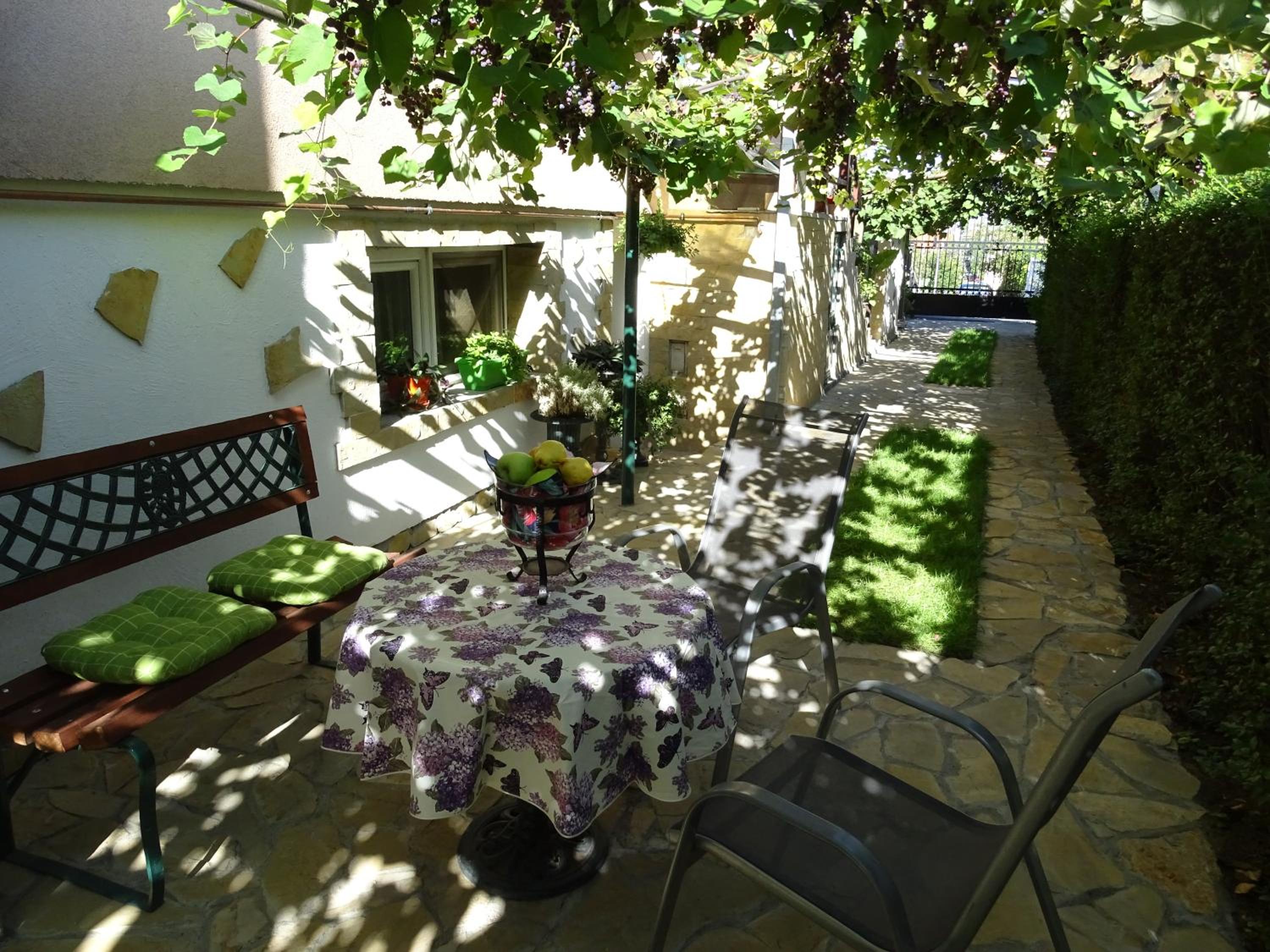 Photo 10
