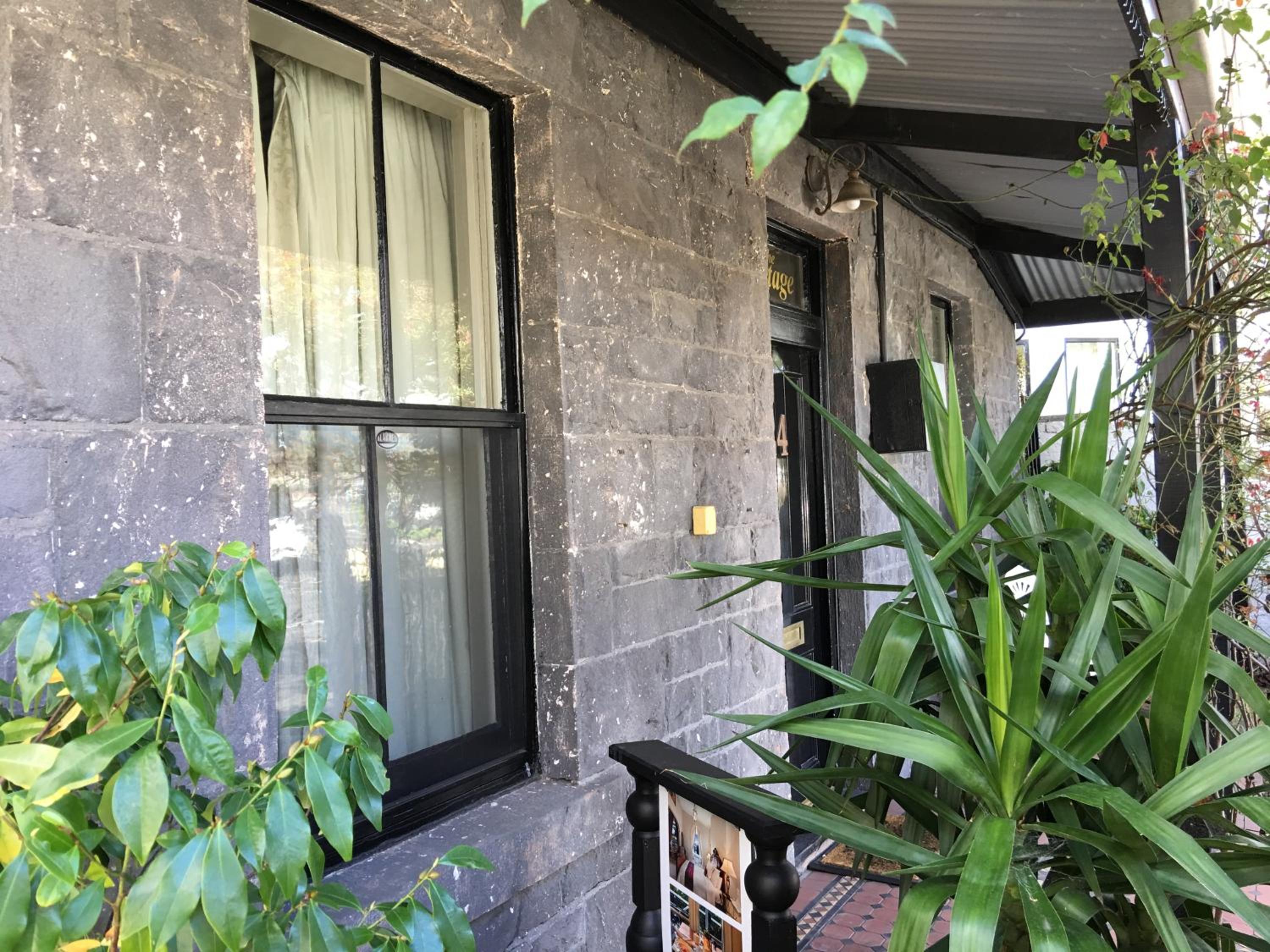 Captains Retreat Apartments and Cottages