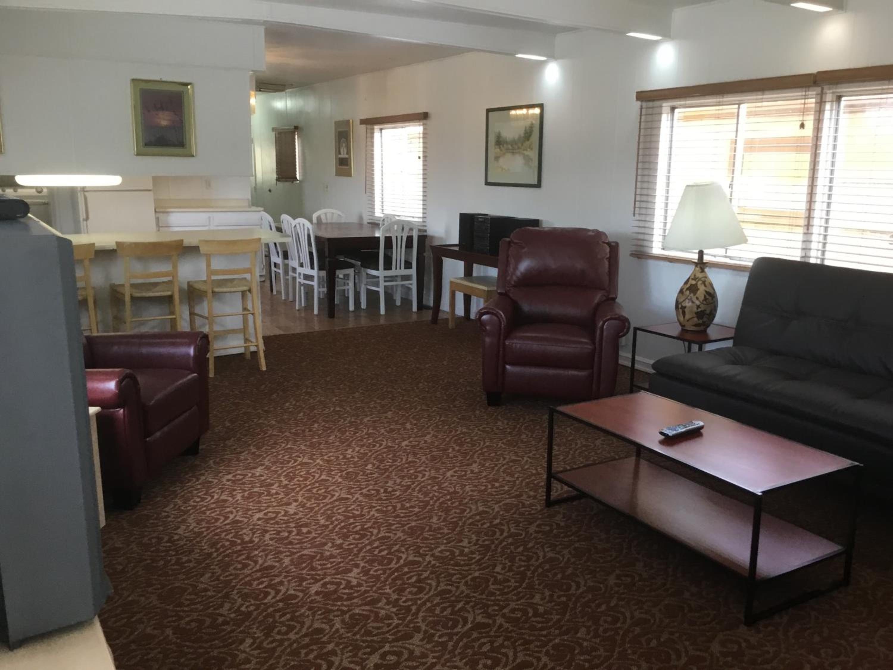 Ski's Western Motel