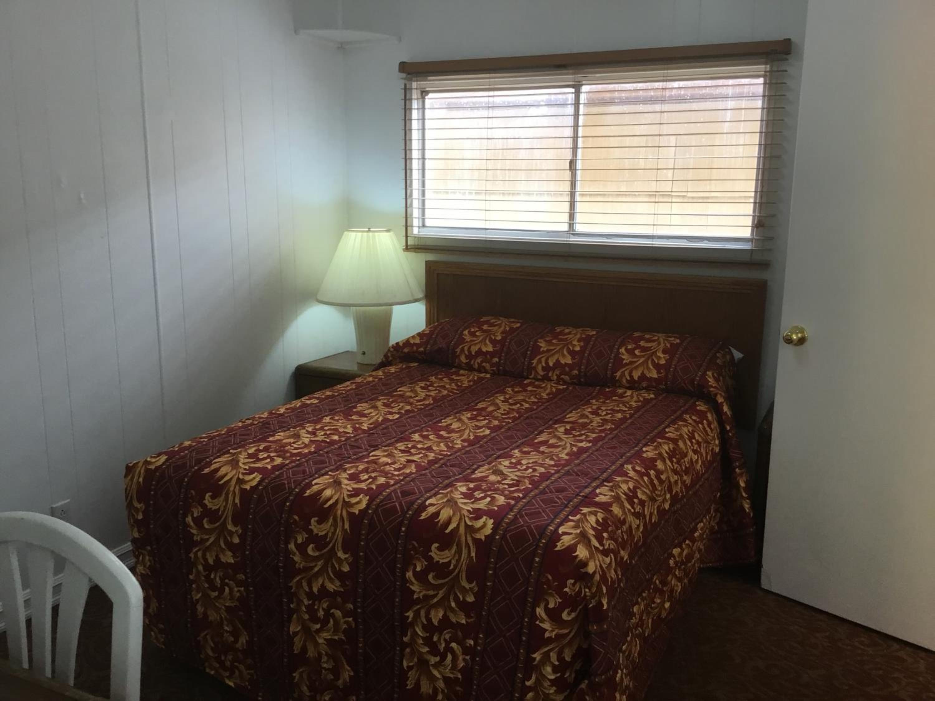 Ski's Western Motel