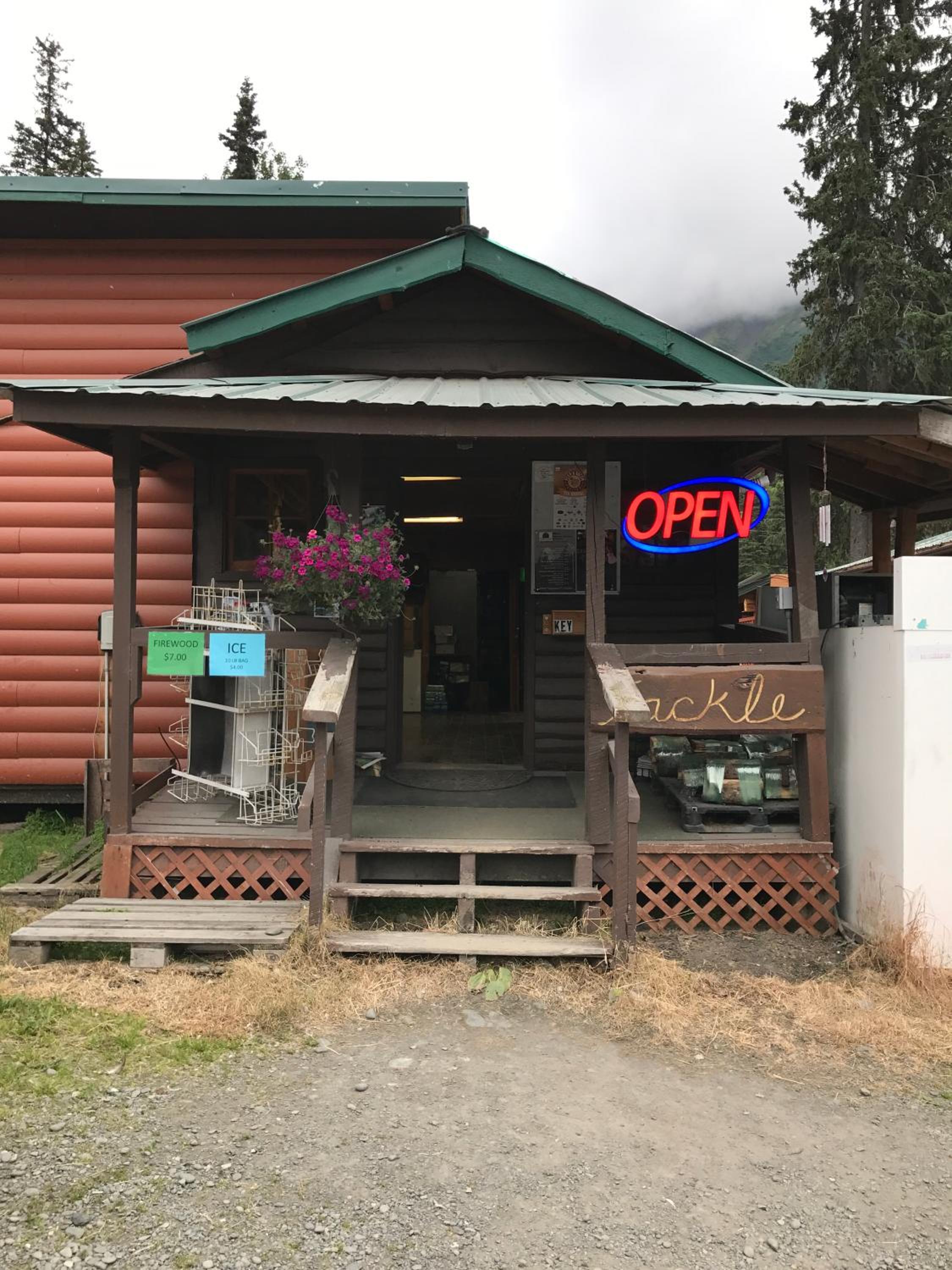 Gwin's Lodge & Roadhouse
