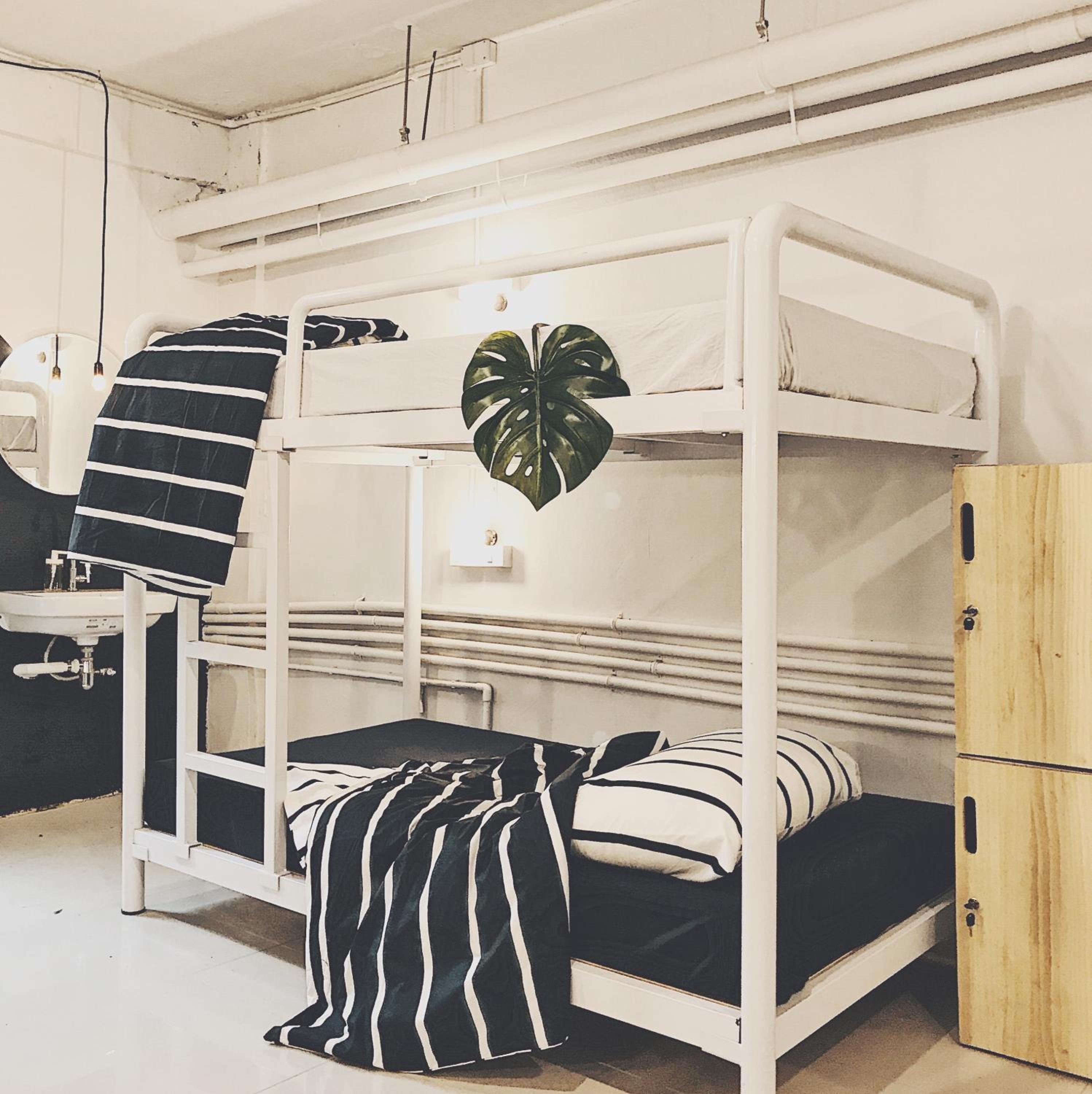 Beige Poshtels + Netflix