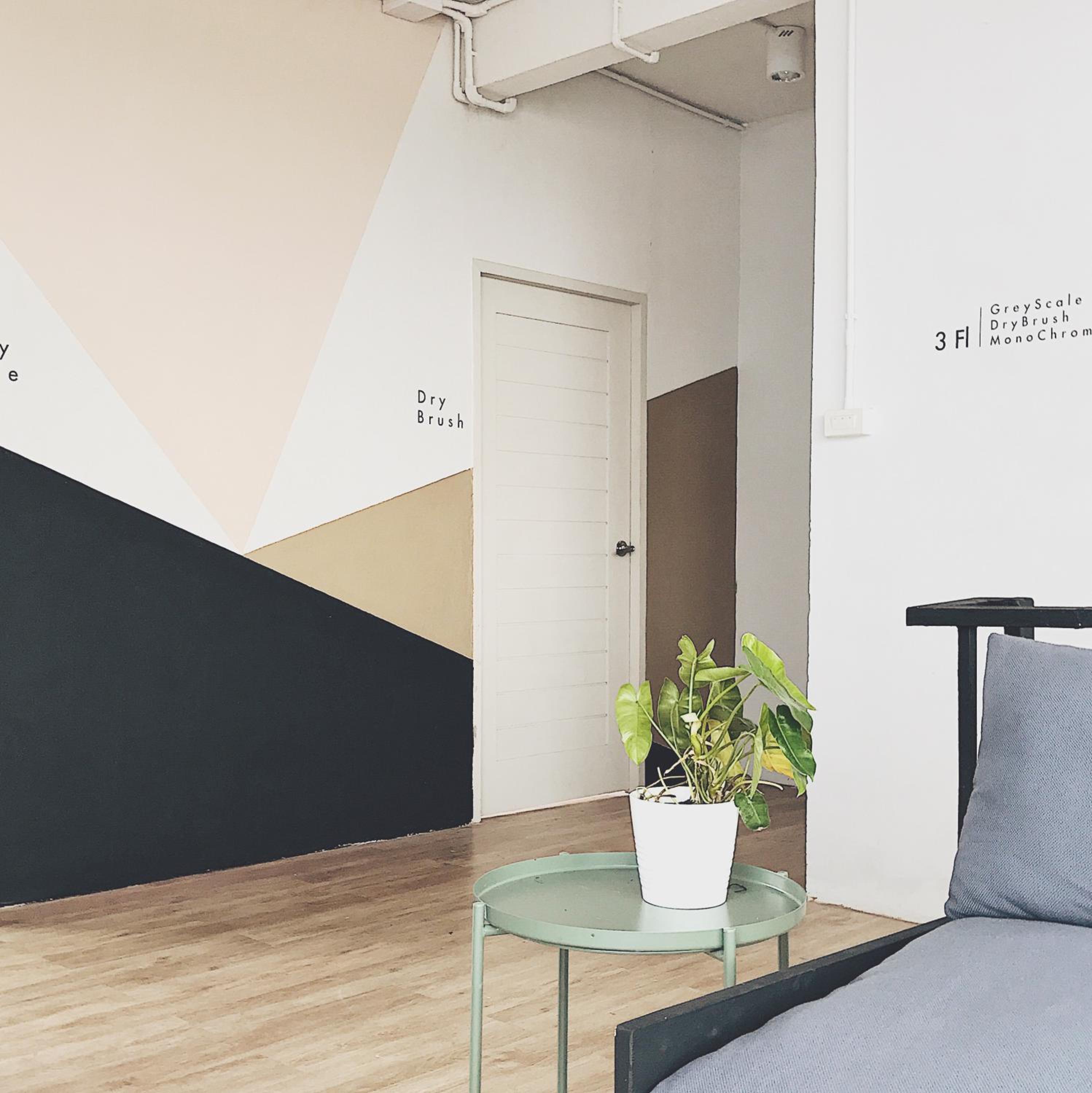Beige Poshtels + Netflix