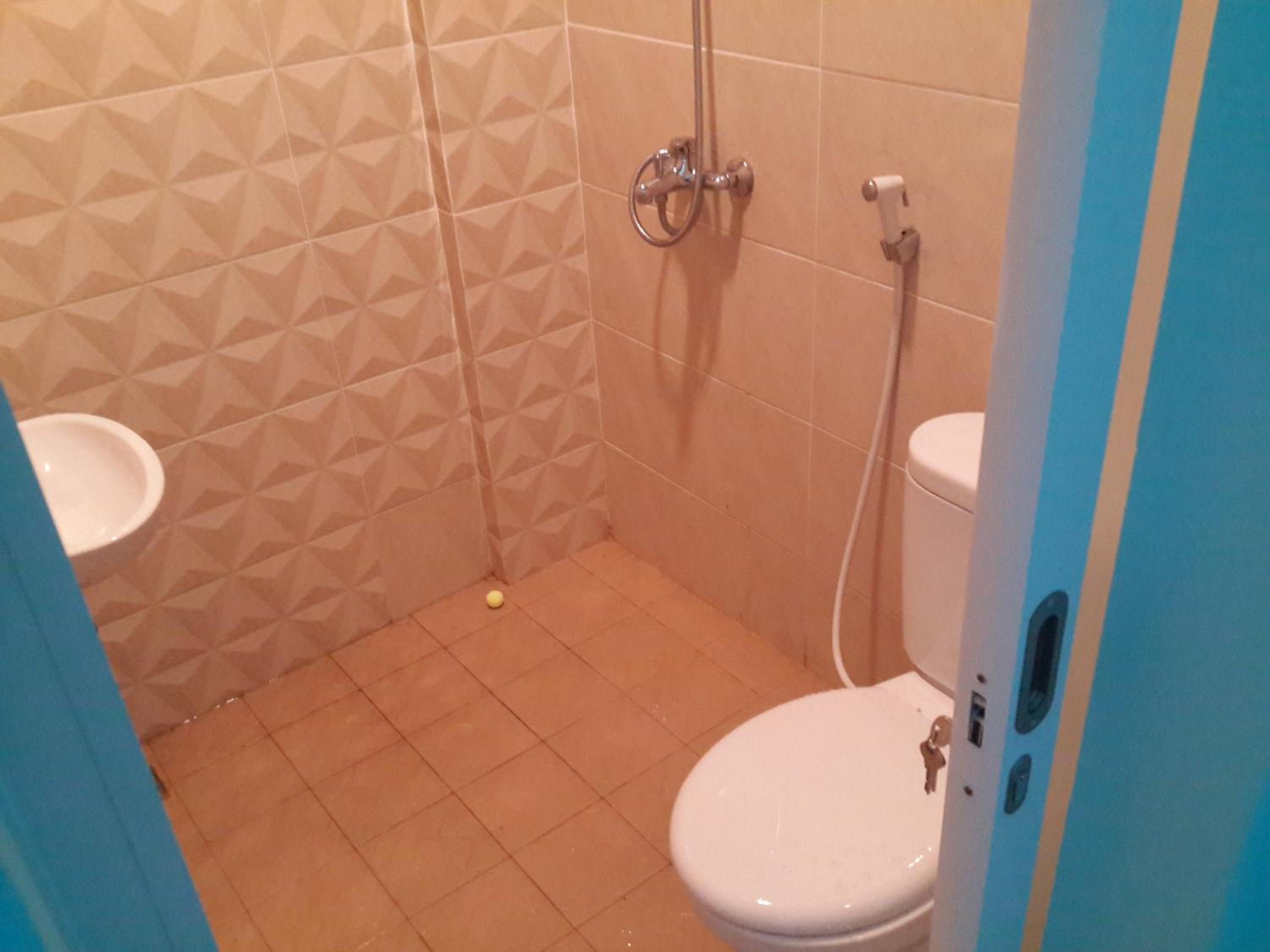 RedDoorz Near Gajah Mada Street Semarang, 三宝垄 - 22