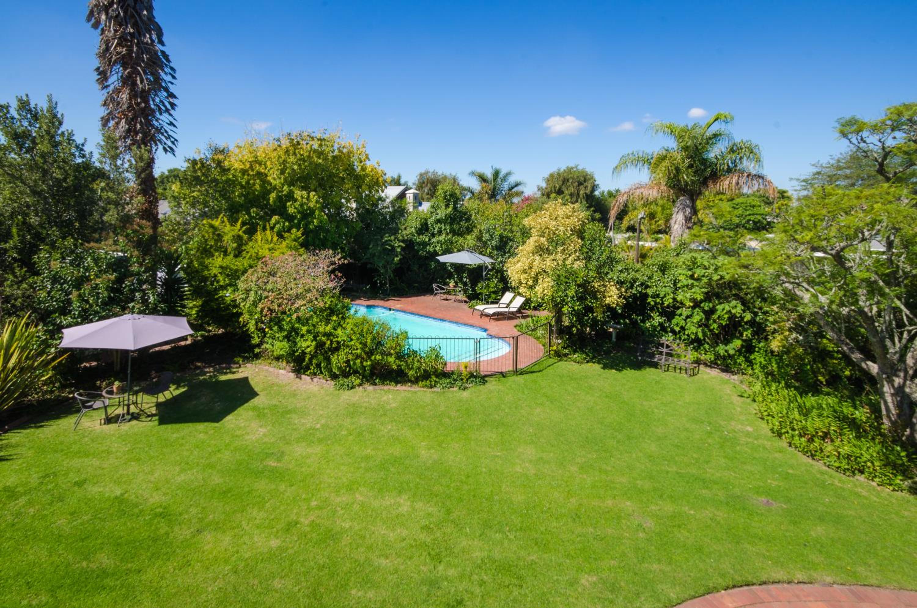 Whispering Oaks Guest House