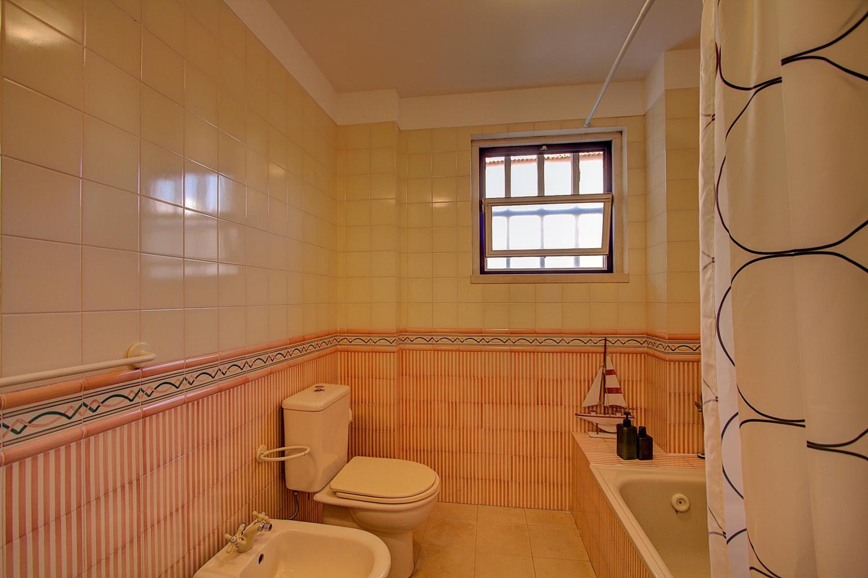 Heart of Bairro Alto-Live like a Local