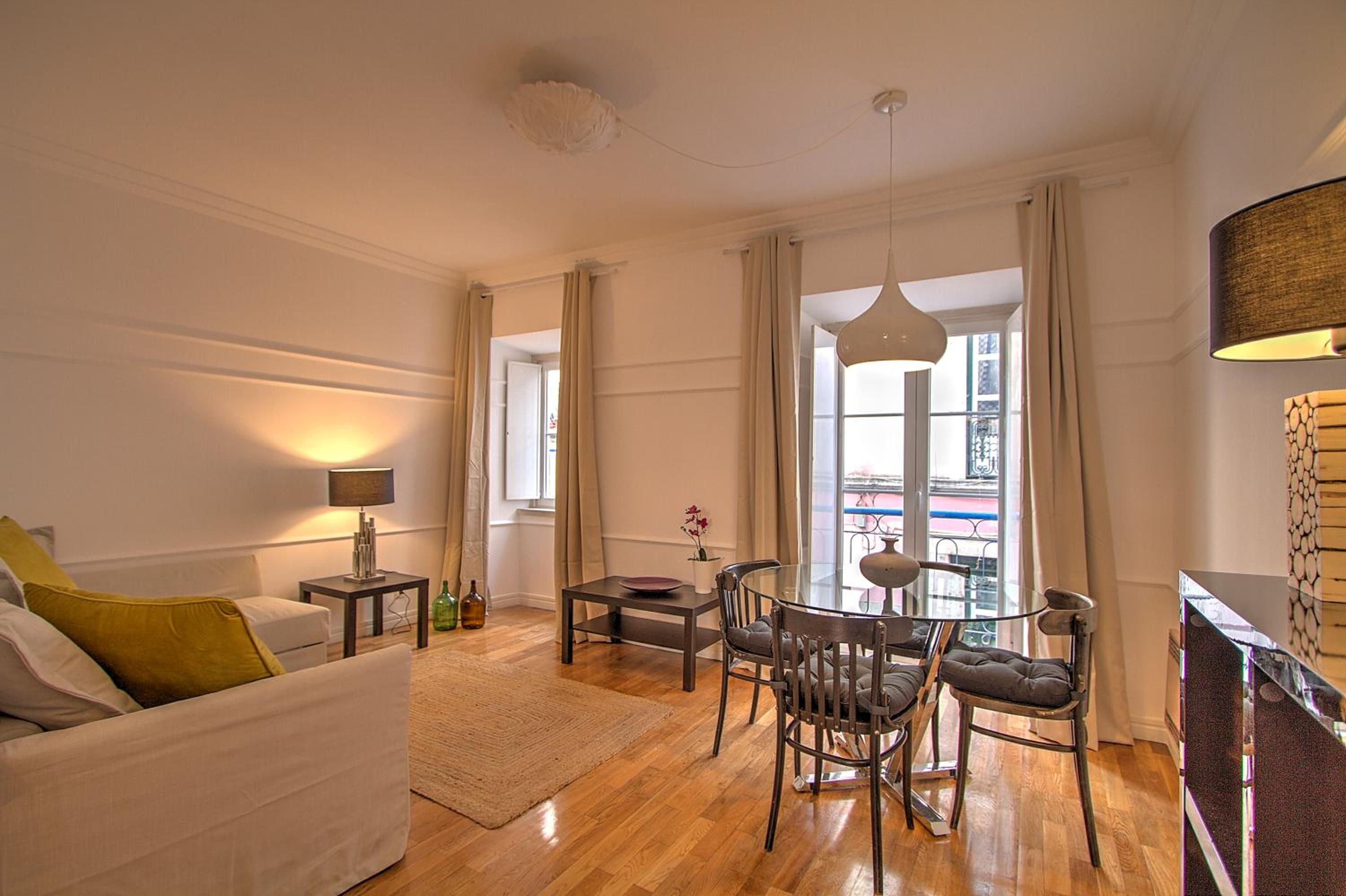 Heart of Bairro Alto-Live like a Local