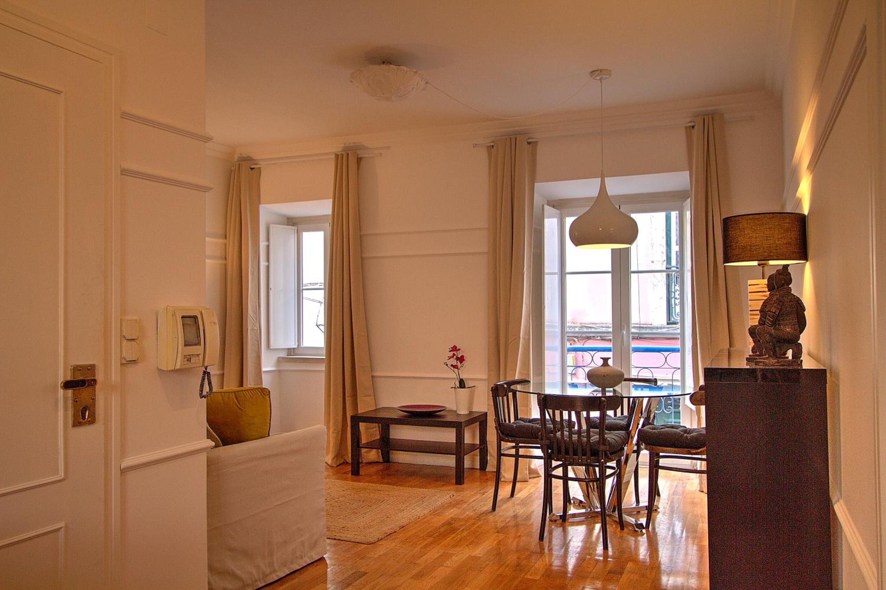 Heart of Bairro Alto-Live like a Local