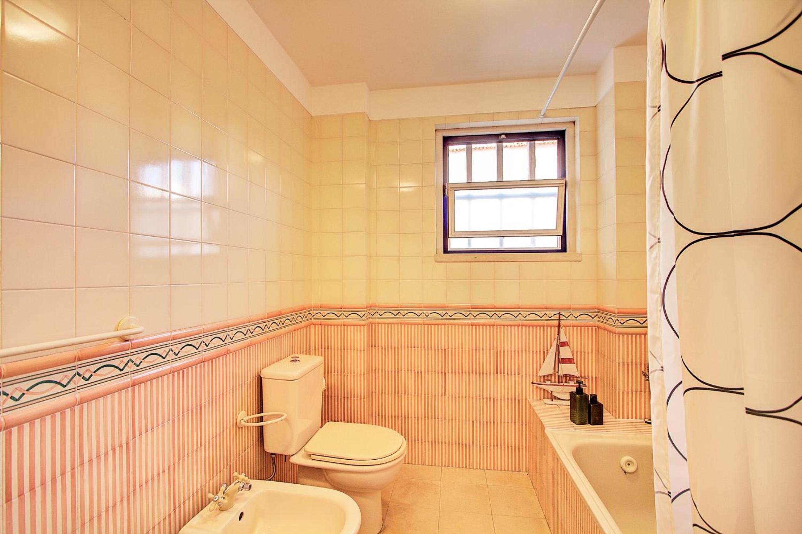 Heart of Bairro Alto-Live like a Local