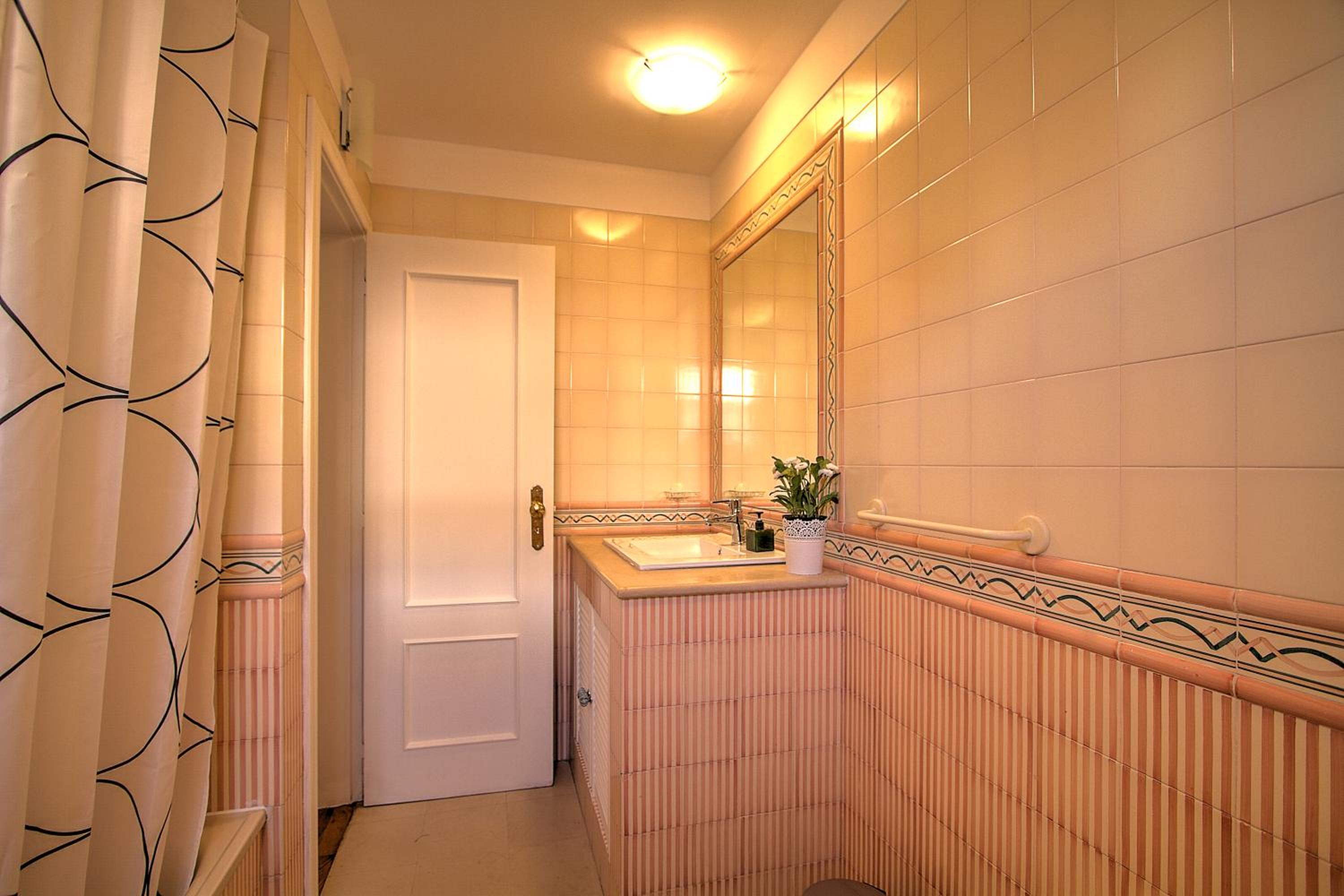 Heart of Bairro Alto-Live like a Local