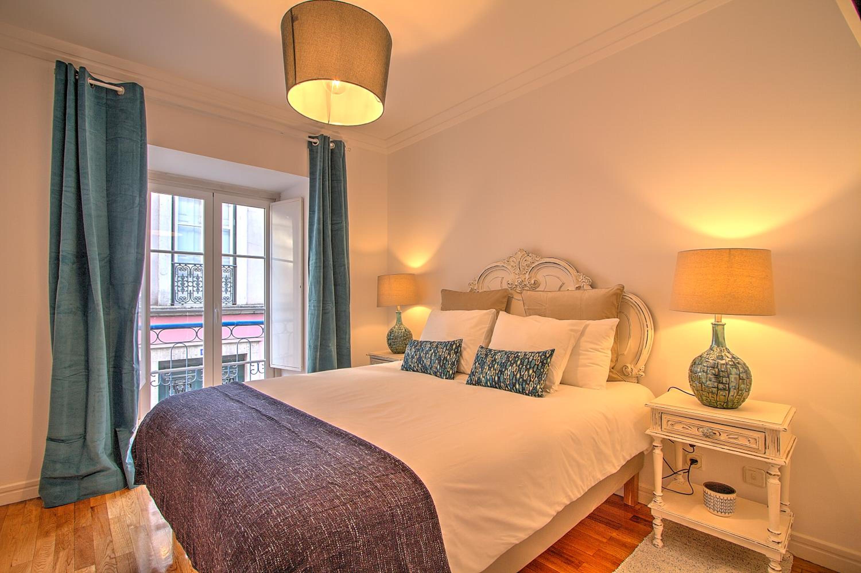 Heart of Bairro Alto-Live like a Local