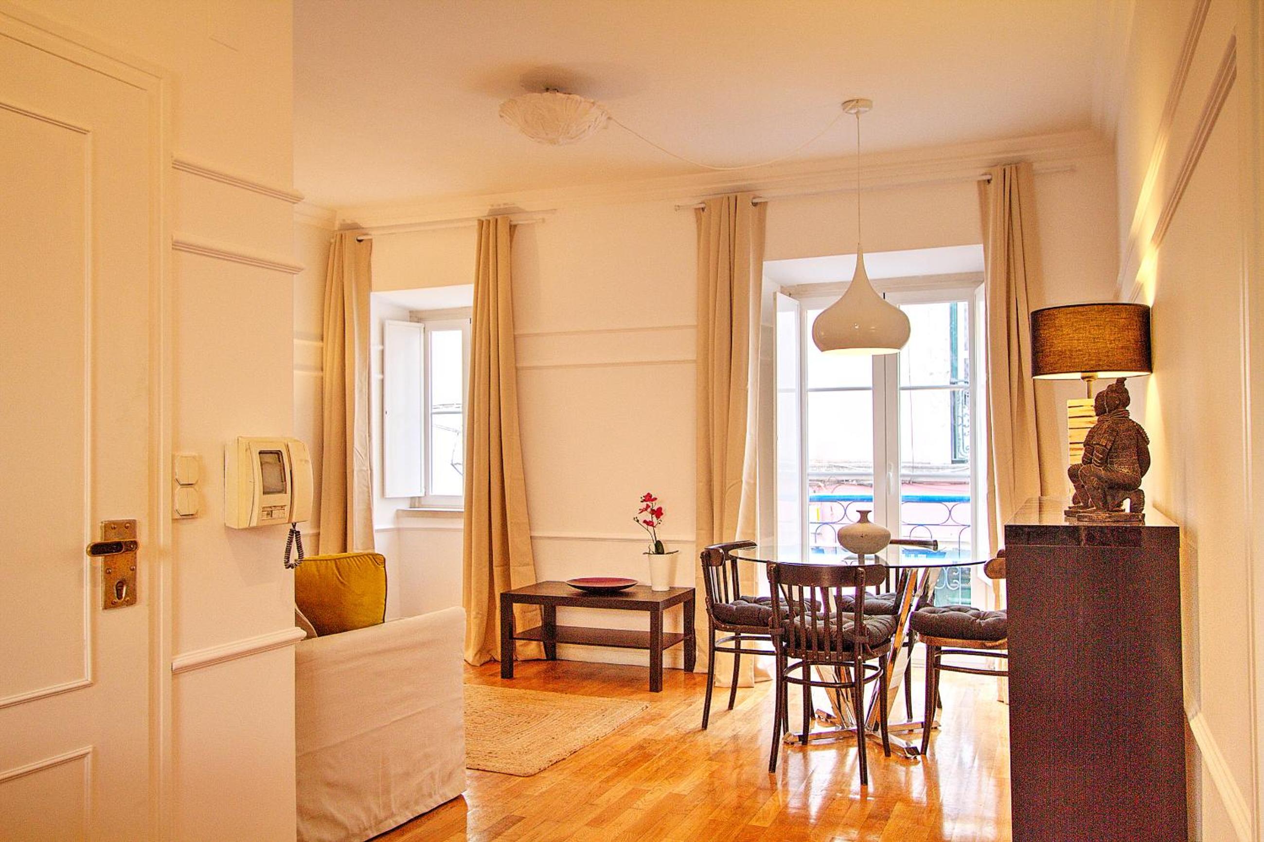 Heart of Bairro Alto-Live like a Local
