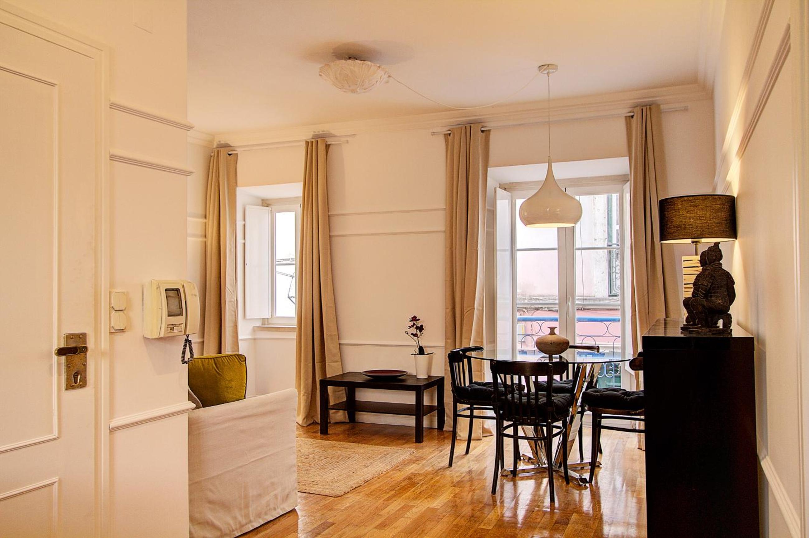 Heart of Bairro Alto-Live like a Local