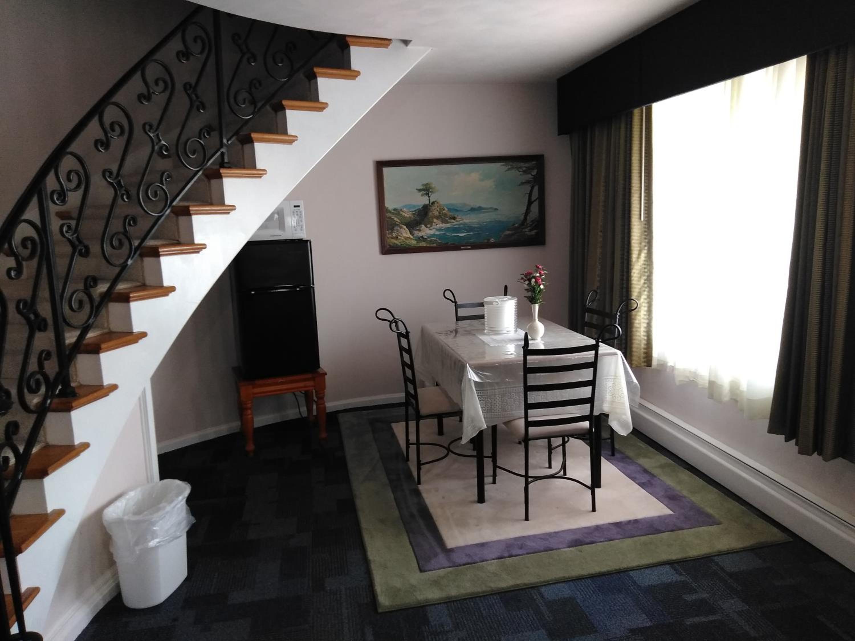 The Cardinal Inn