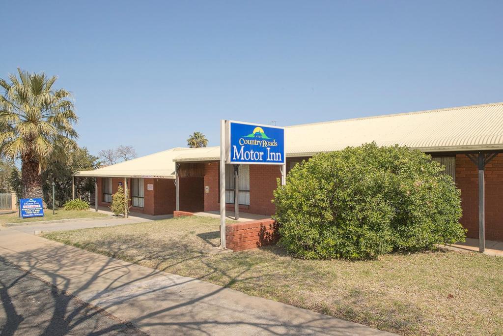Country Roads Motor Inn